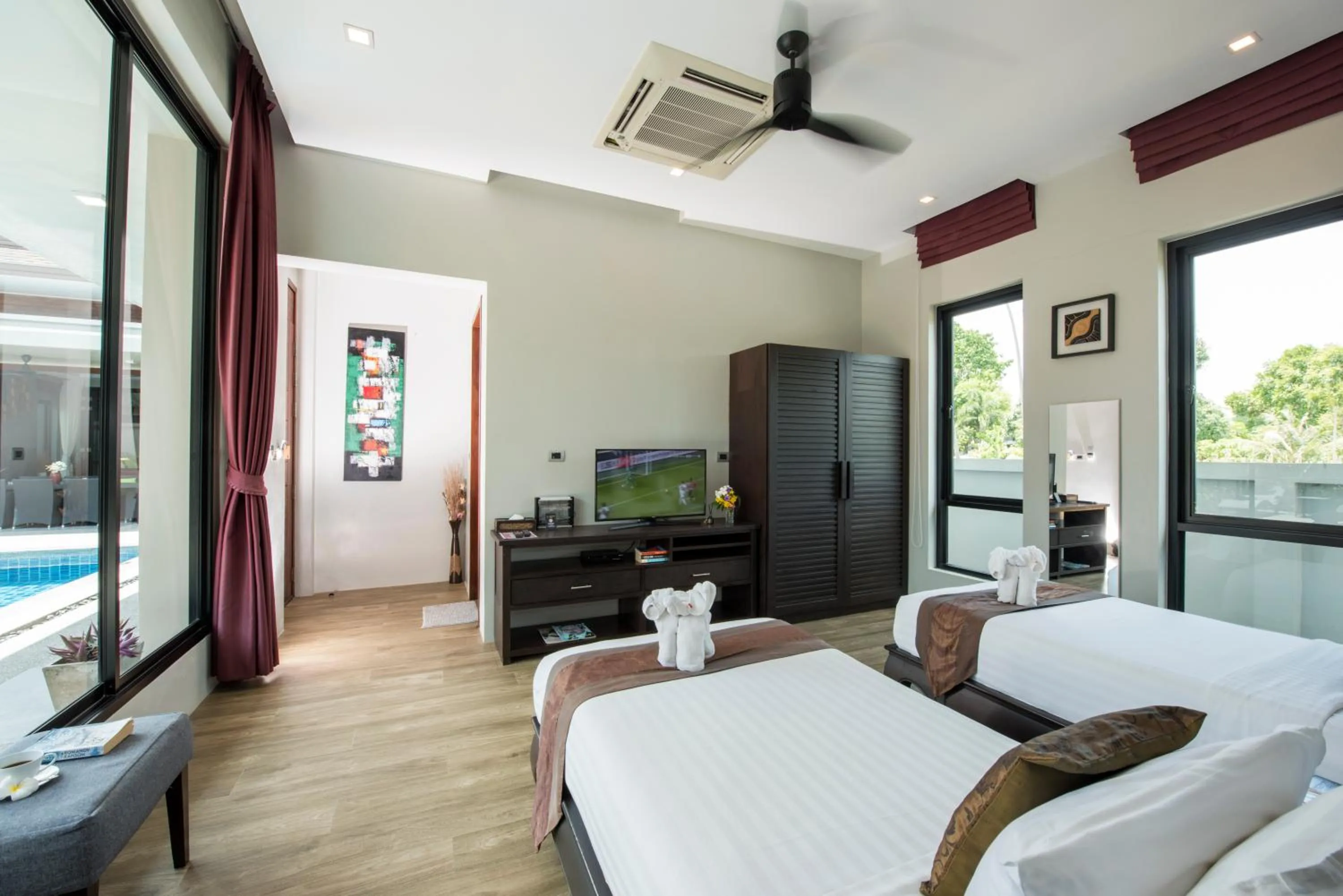 Bed in Narintara Private Pool Villas - Free Tuk-Tuk Service to the Beach!
