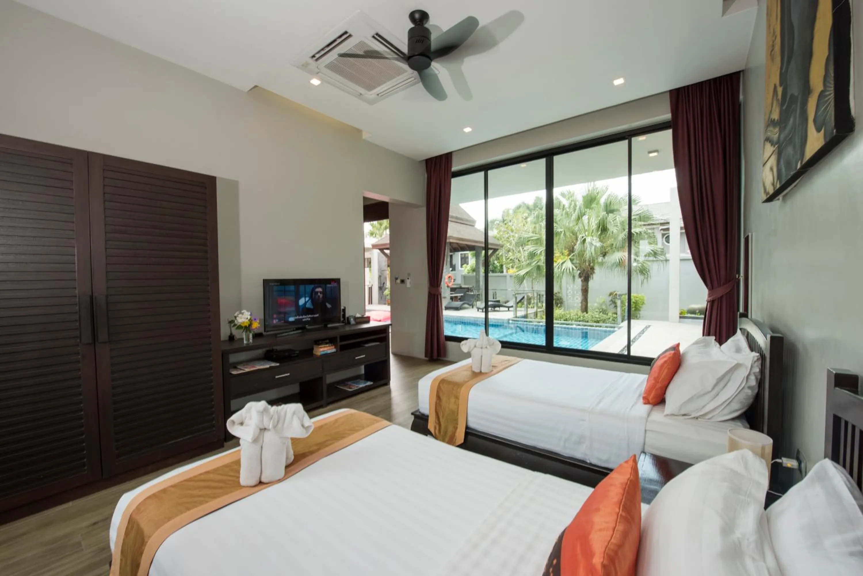 Bed in Narintara Private Pool Villas - Free Tuk-Tuk Service to the Beach!