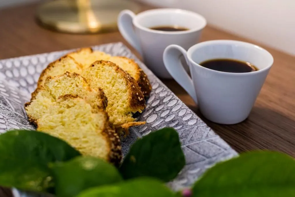 Breakfast in Lemon Tree House