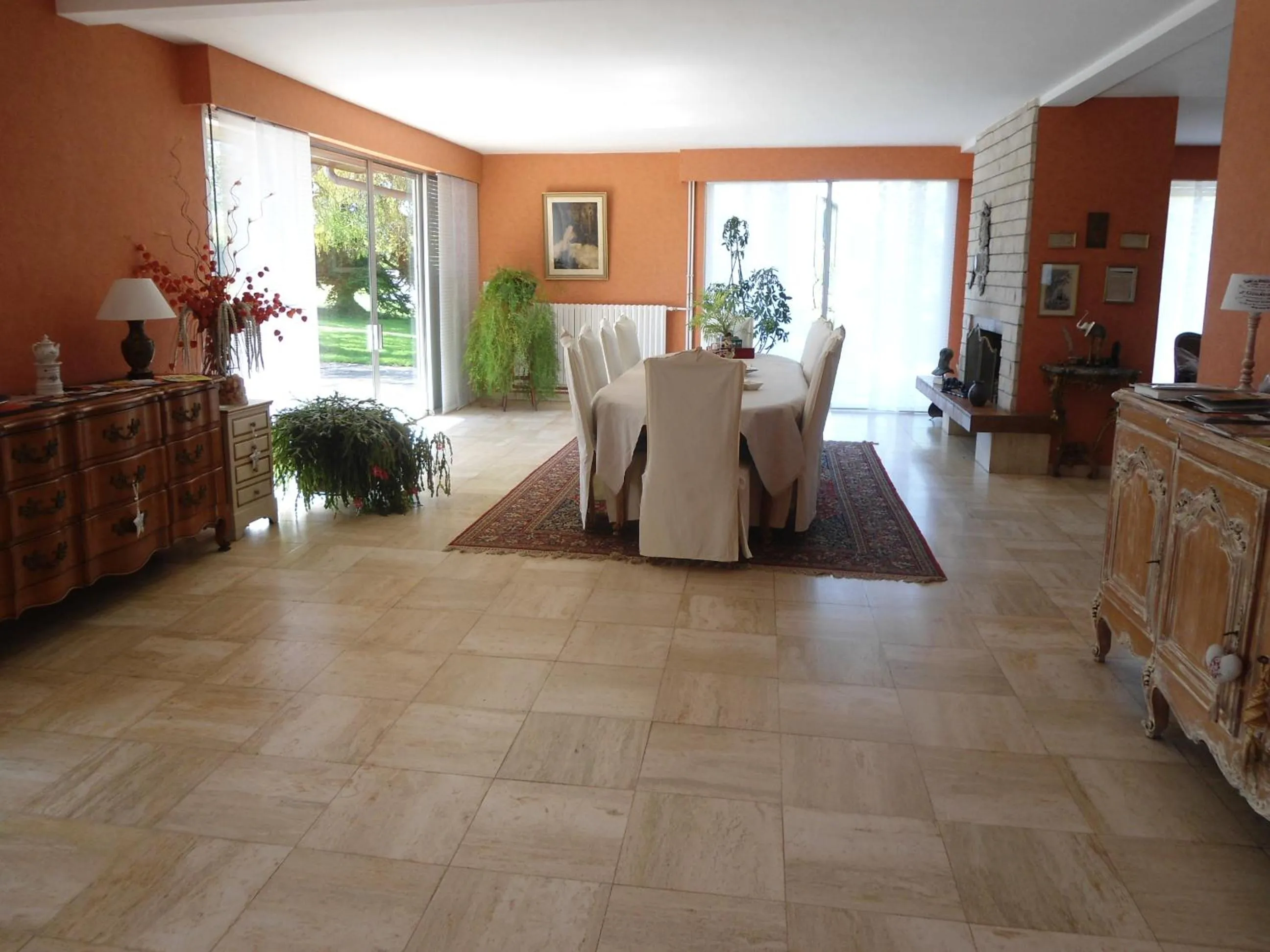 Communal lounge/ TV room in B&B La Maison de L'Aubette