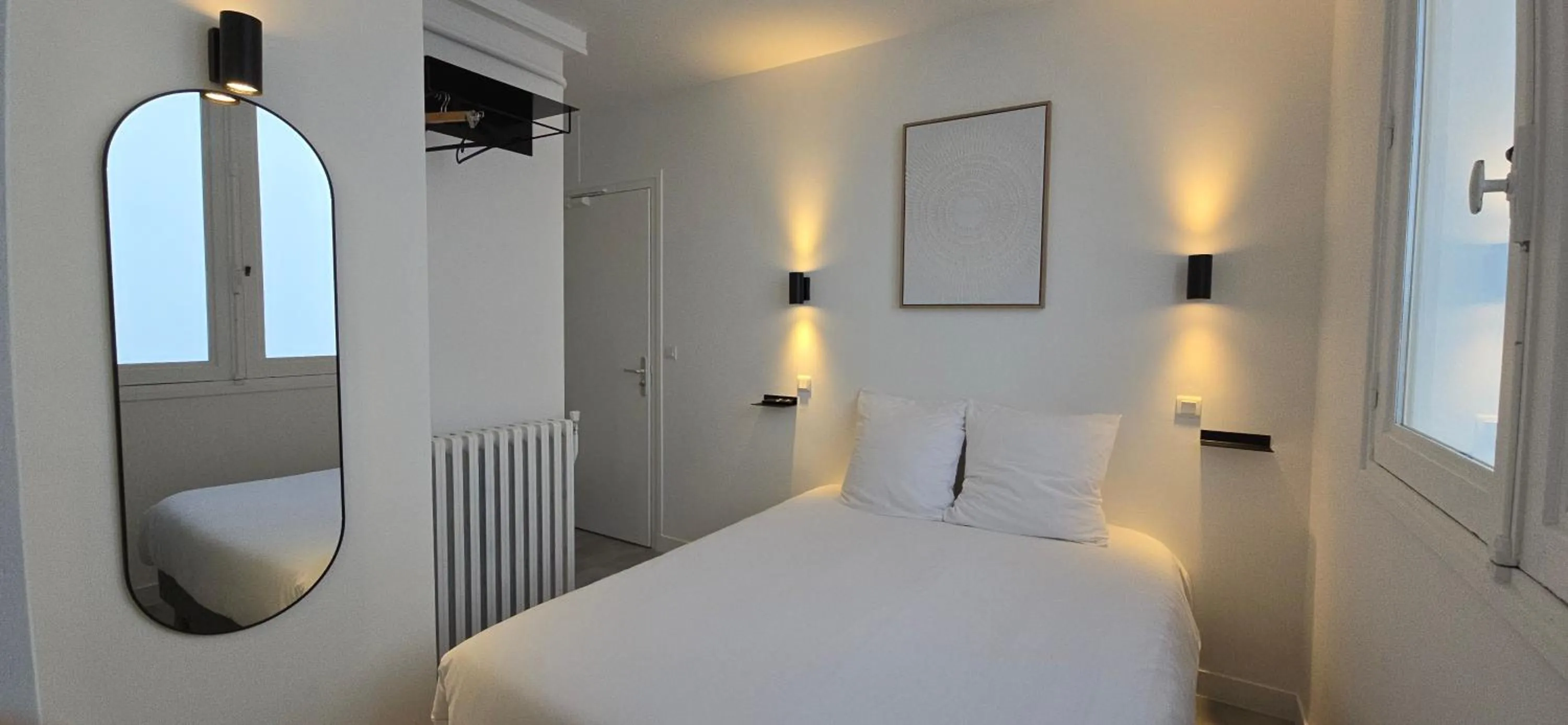 Bed in Hôtel La Croisette & Restaurant Bistrot Gantier en centre ville