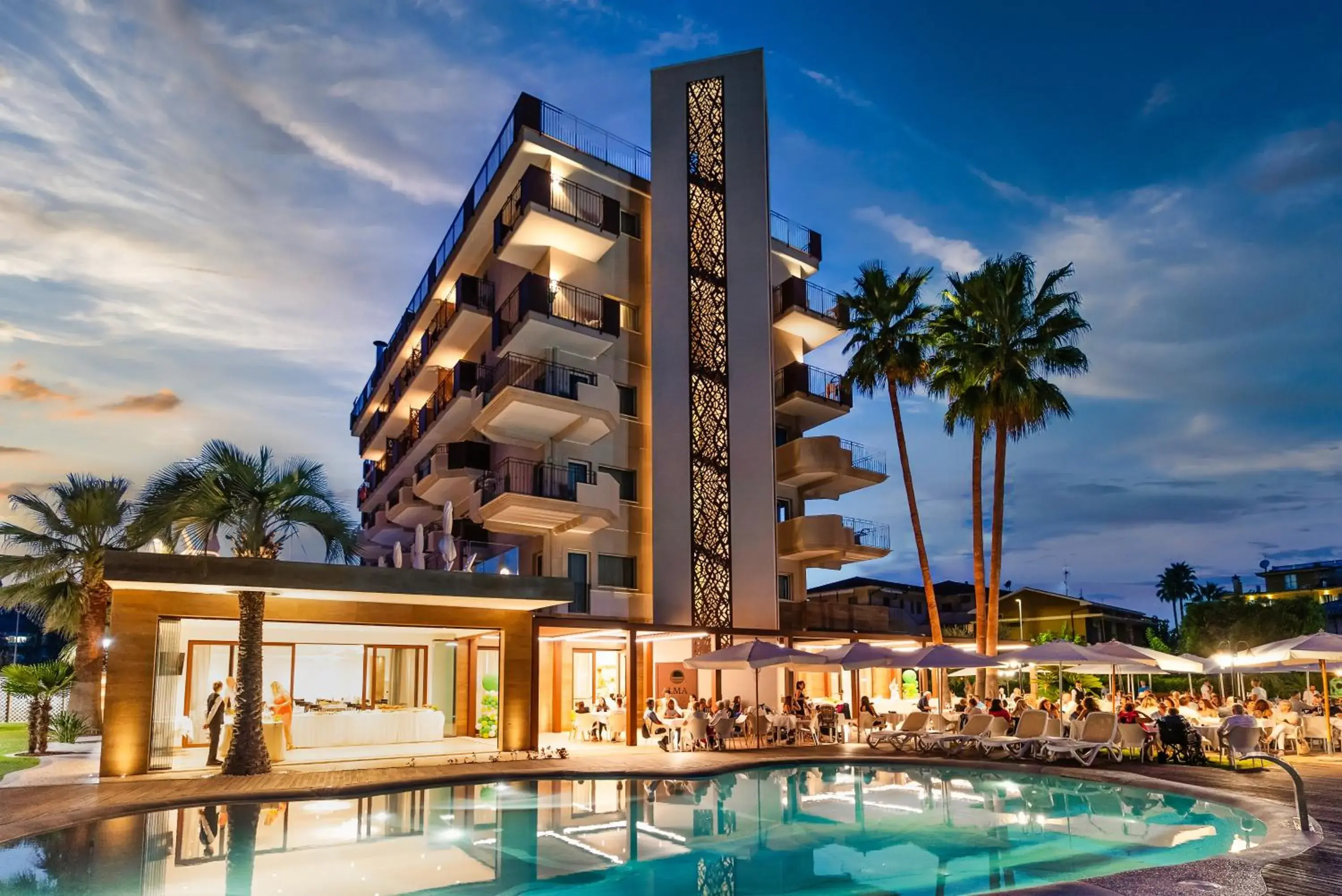 Almaluna Hotel & Resort Almaluna Hotel & Resort