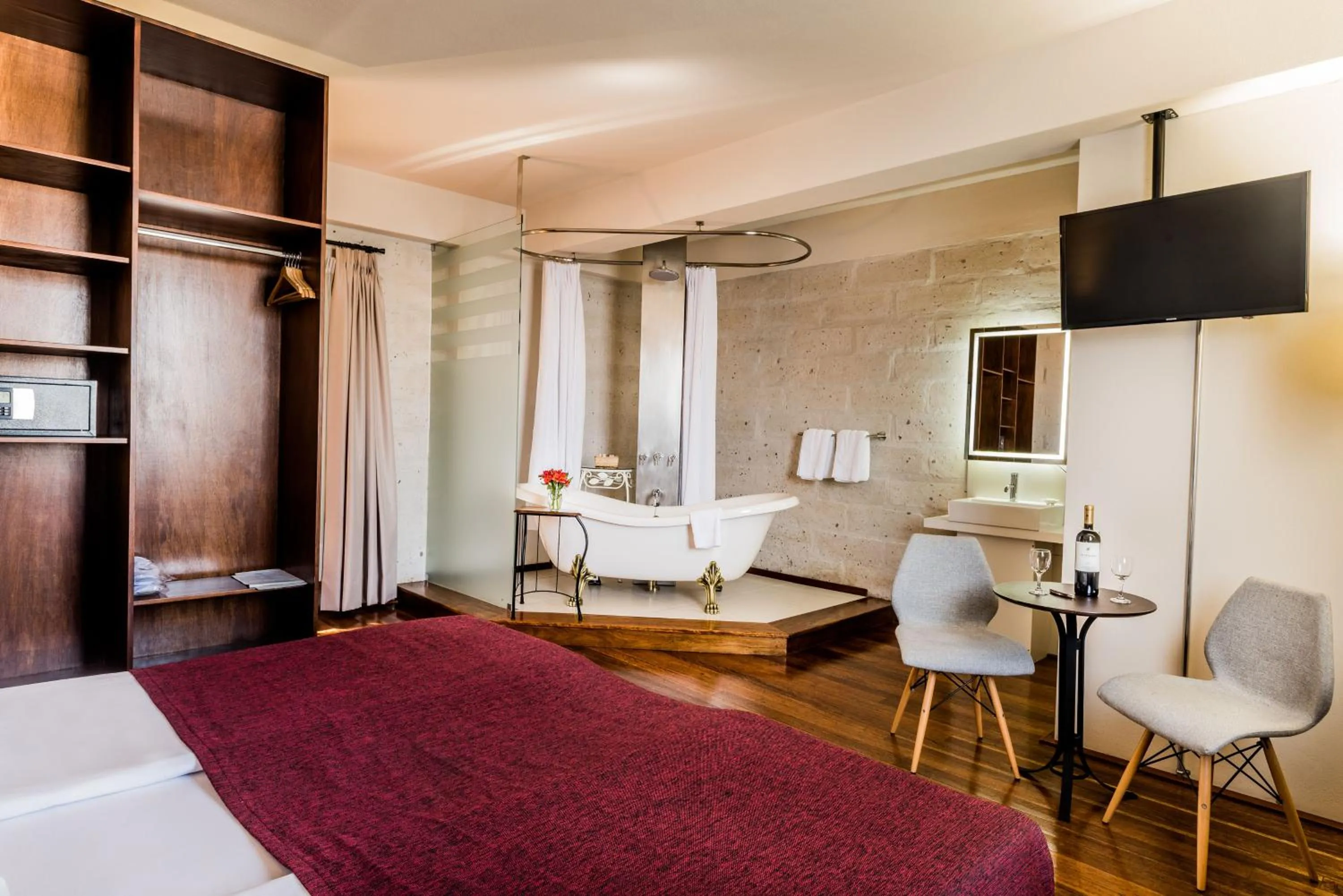 Photo of the whole room, Bed in Palla Boutique Hotel