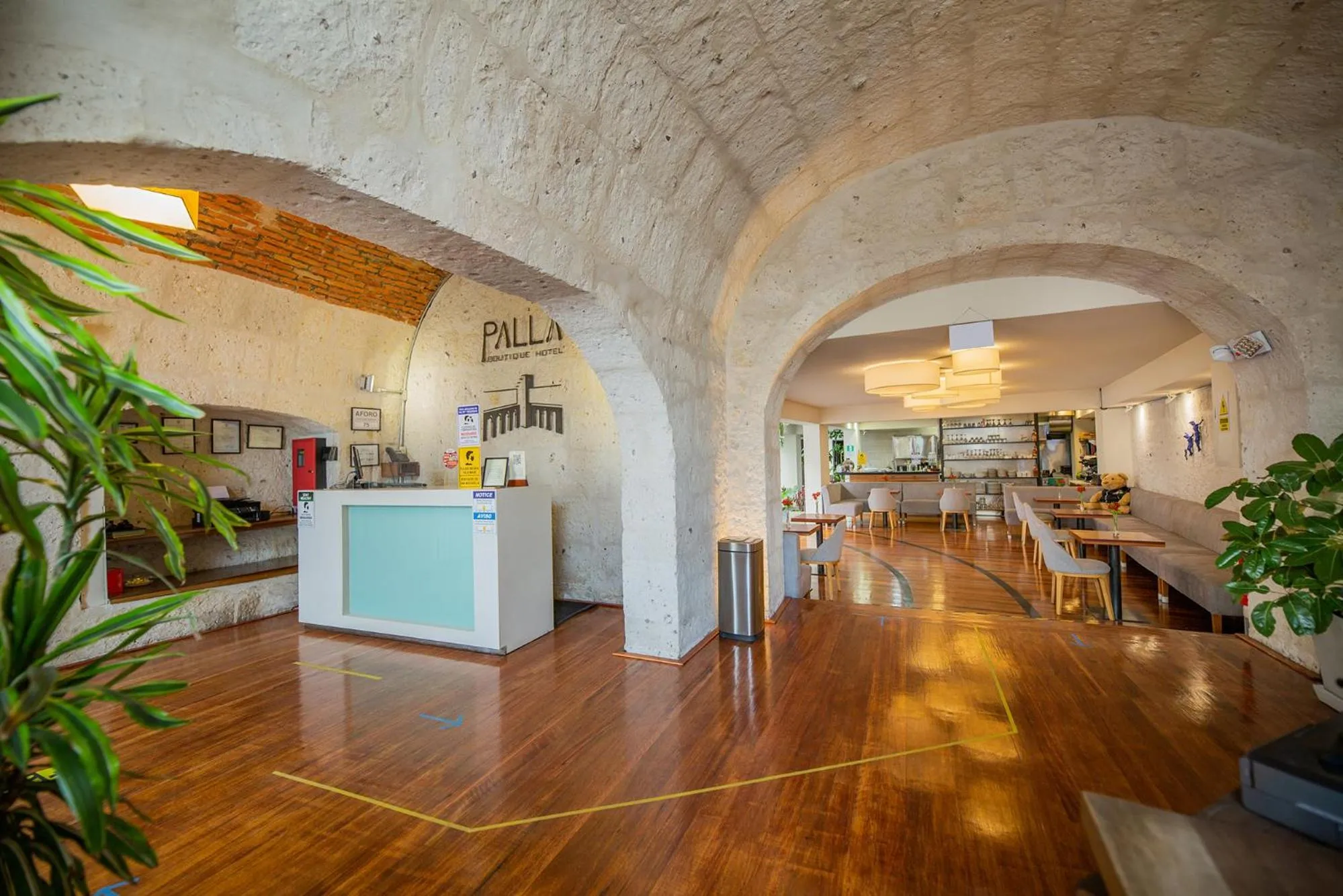 Restaurant/places to eat in Palla Boutique Hotel