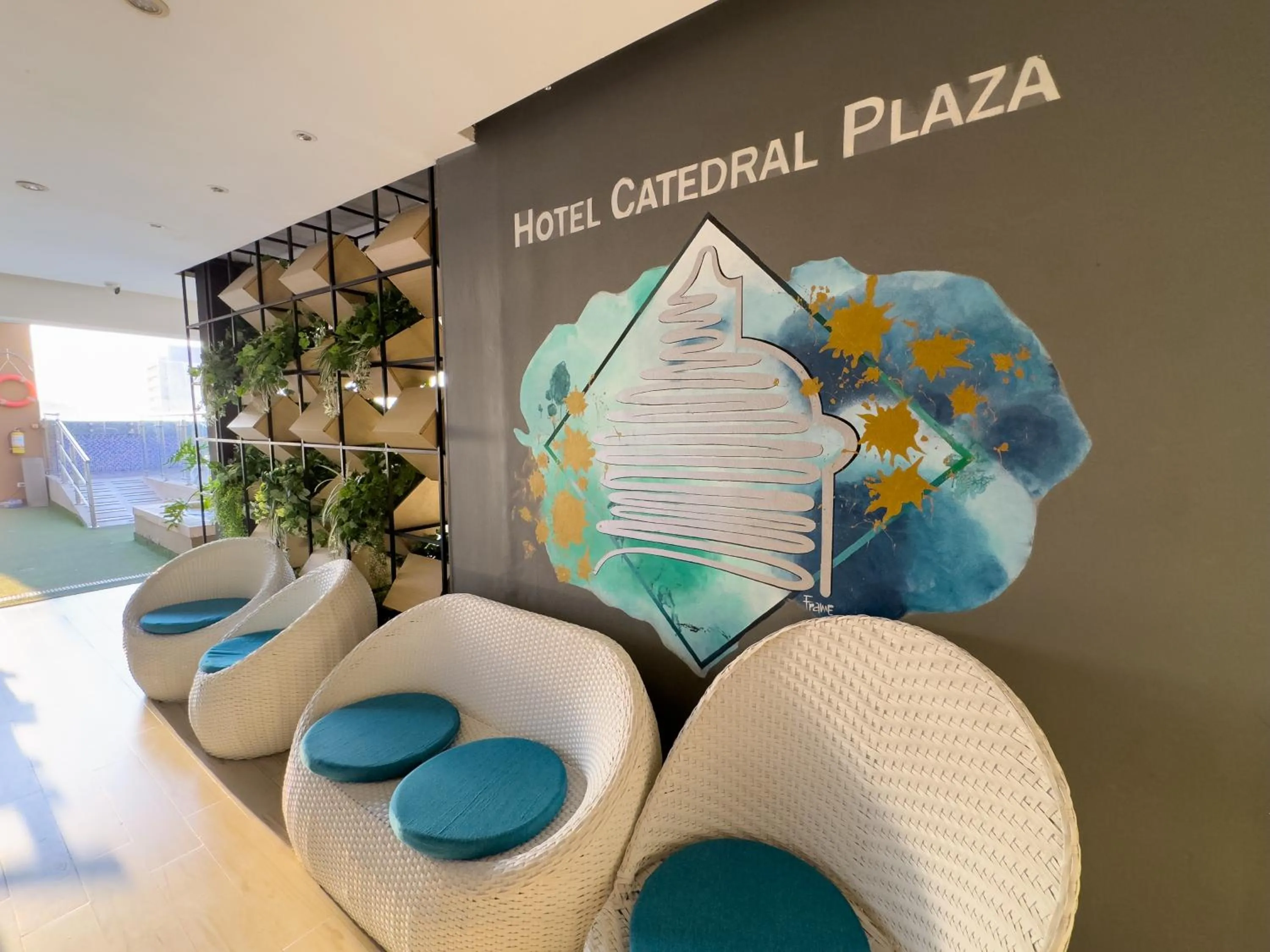 Seating area in Hotel Catedral Plaza
