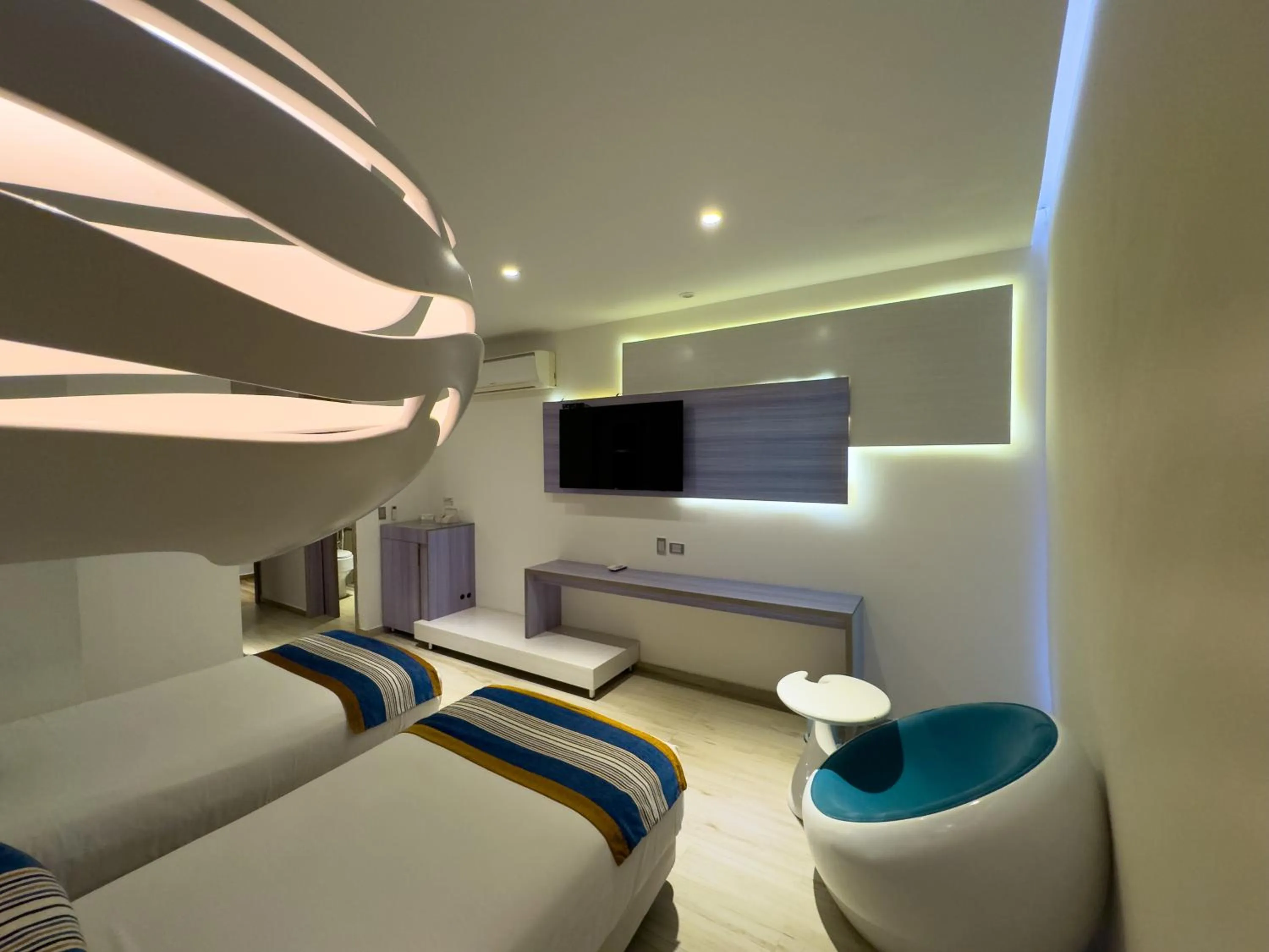 TV and multimedia in Hotel Catedral Plaza