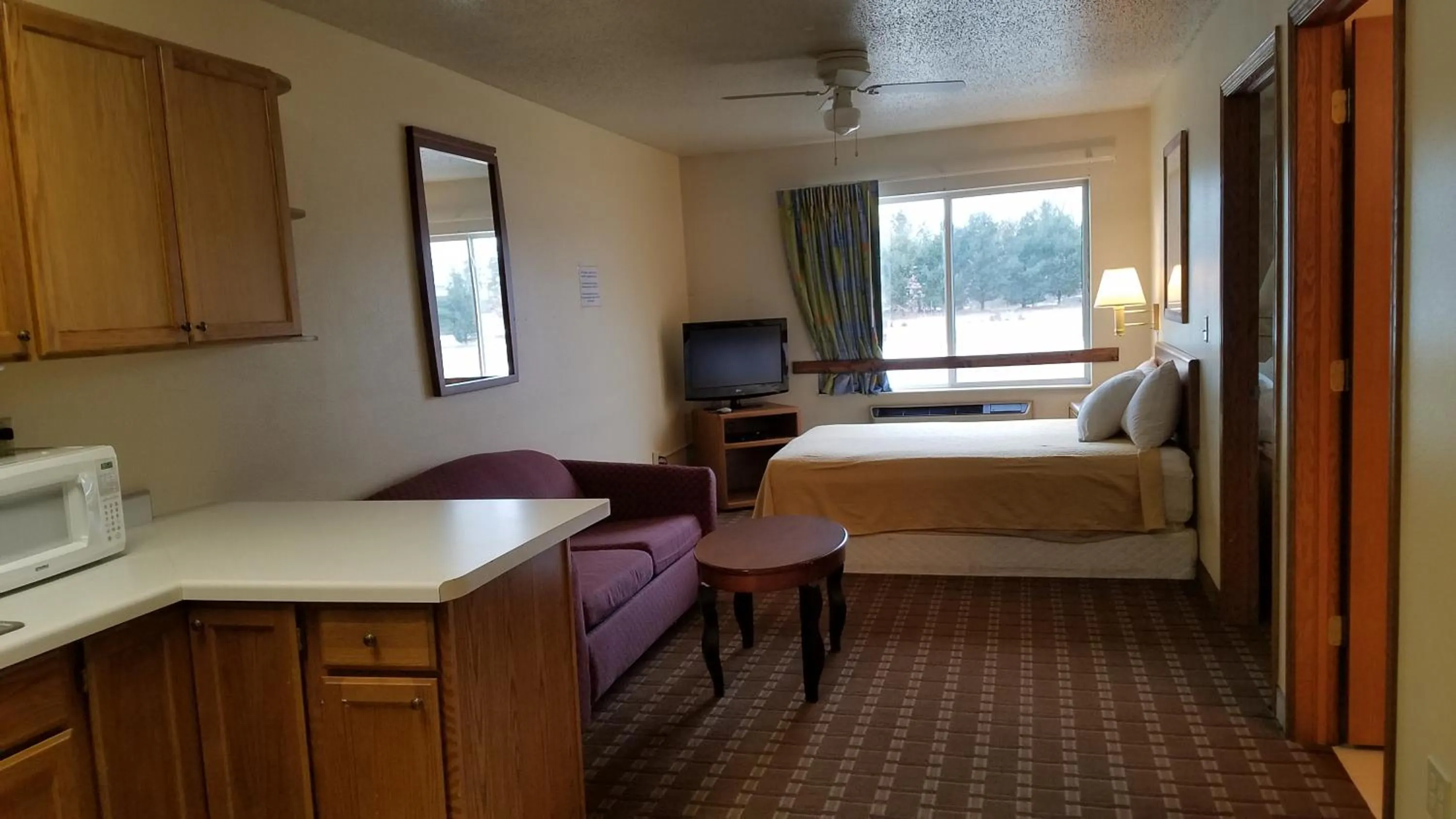 Photo of the whole room, Bed in Inn of the Pines