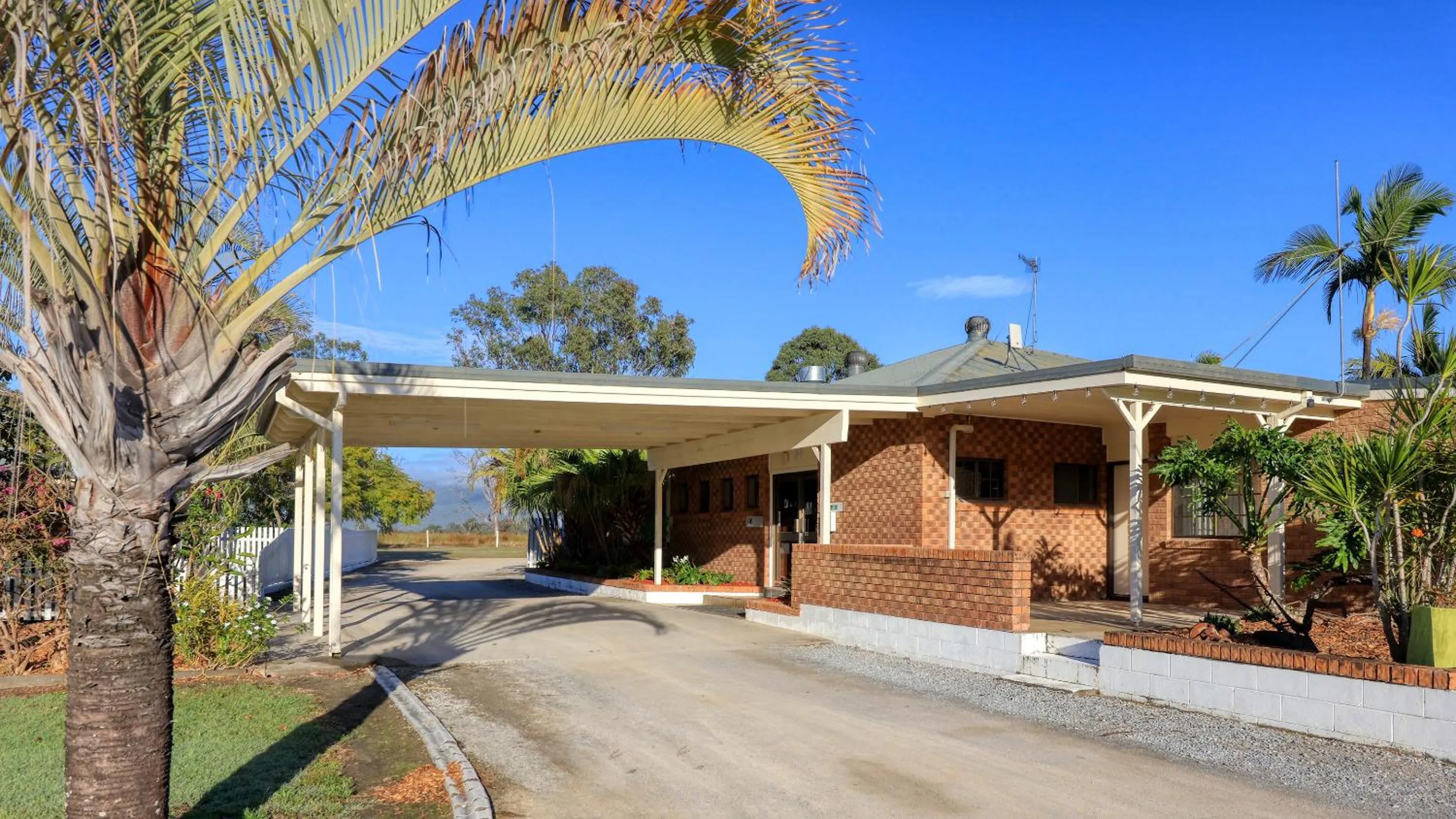Property building in Koorawatha Homestead Motel
