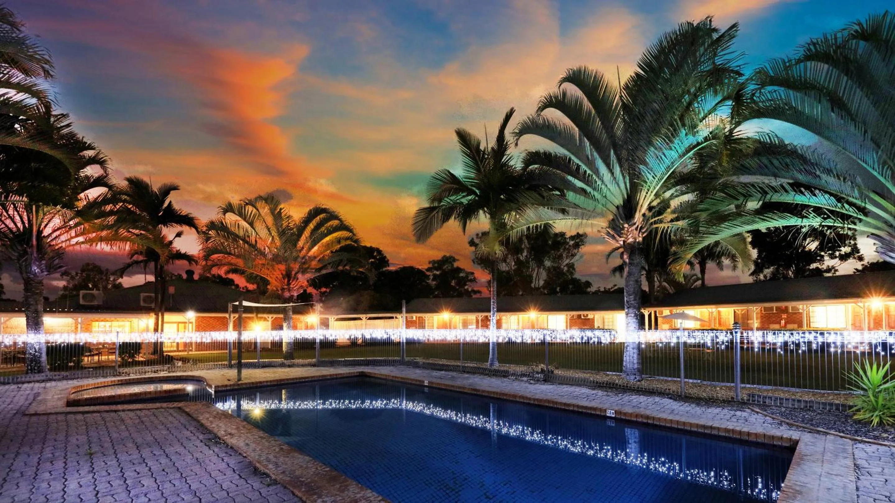 Swimming pool in Koorawatha Homestead Motel