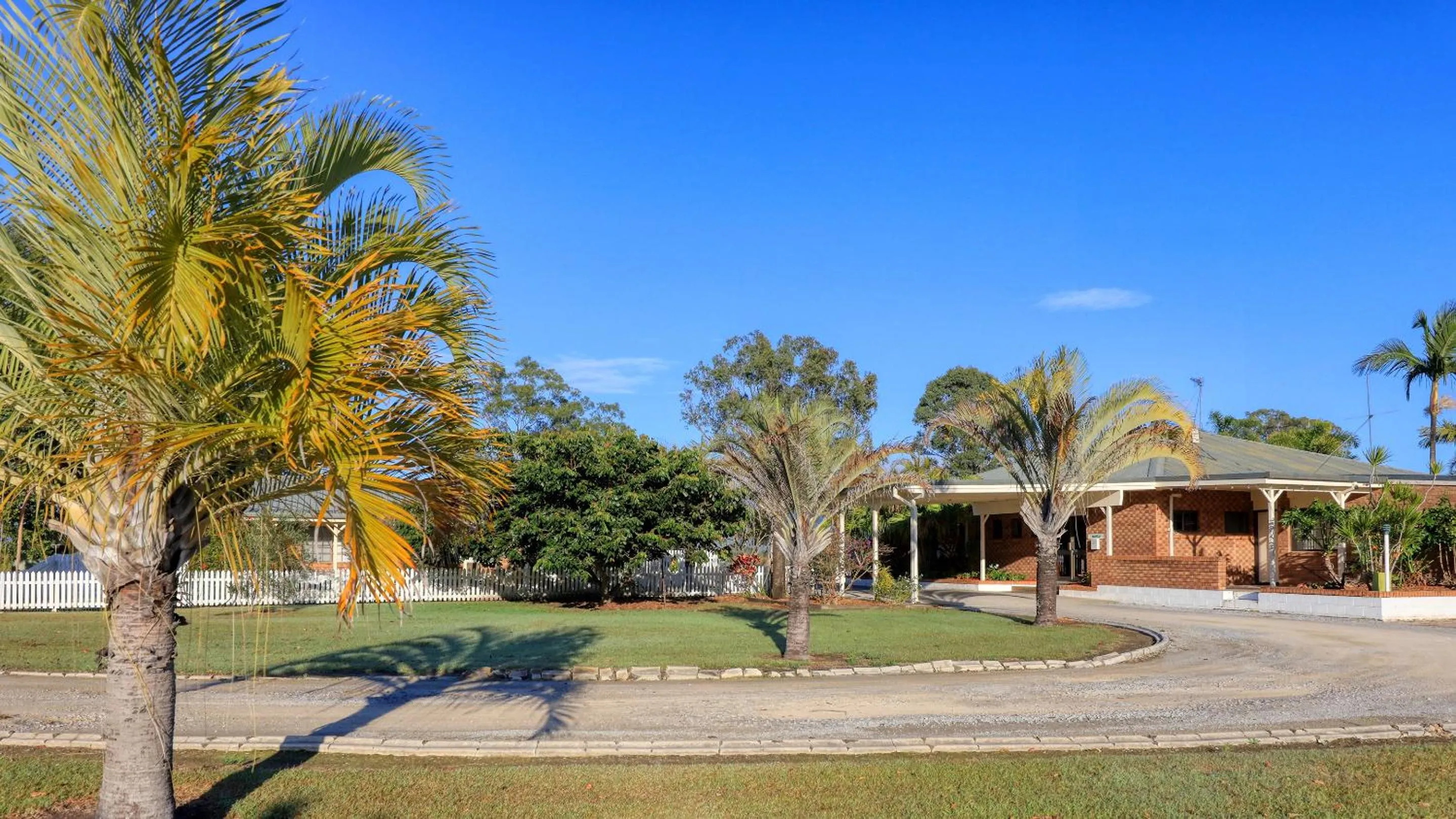 Property building in Koorawatha Homestead Motel