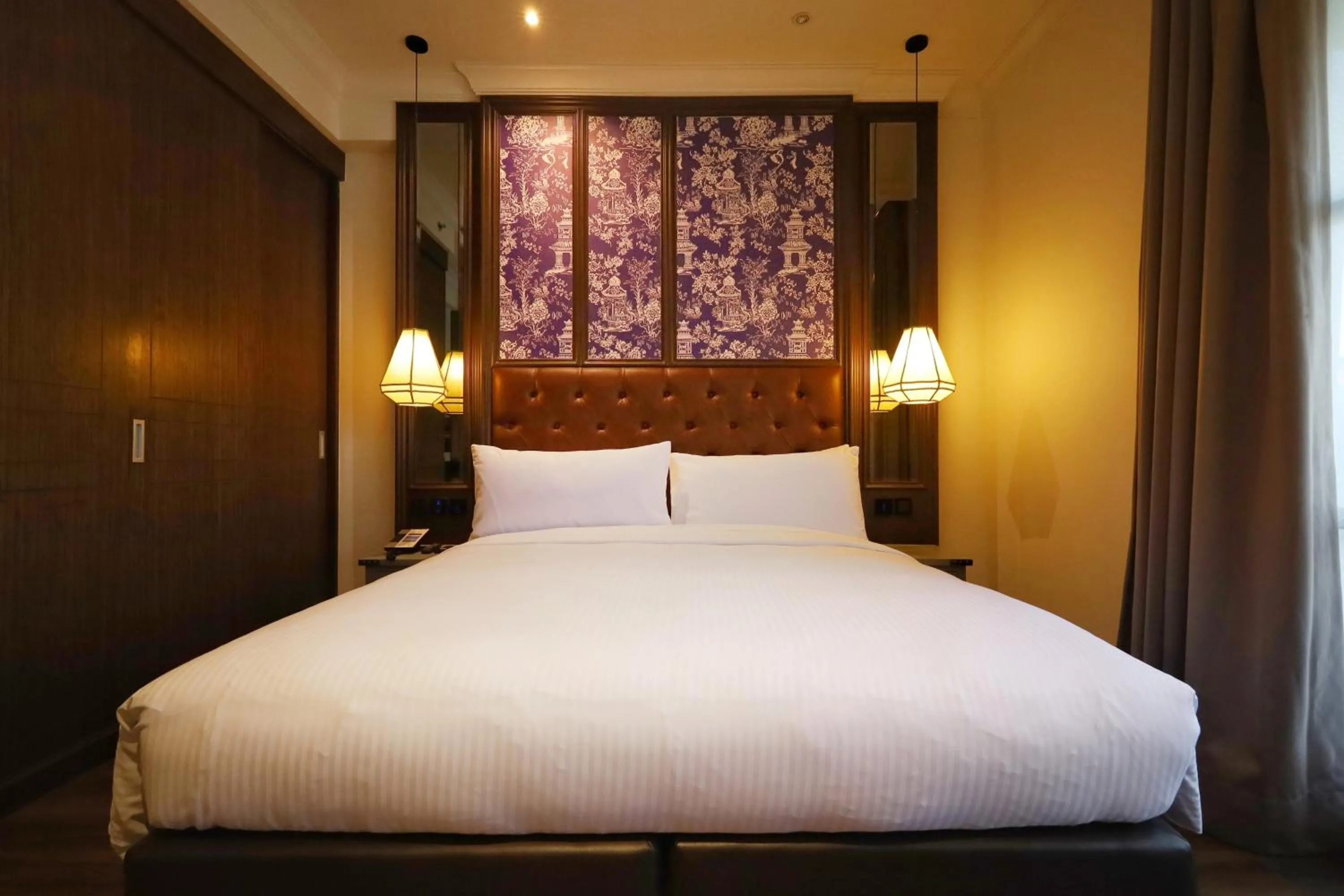 Bed in Metropole, Bangkok, a Tribute Portfolio Hotel by Marriott
