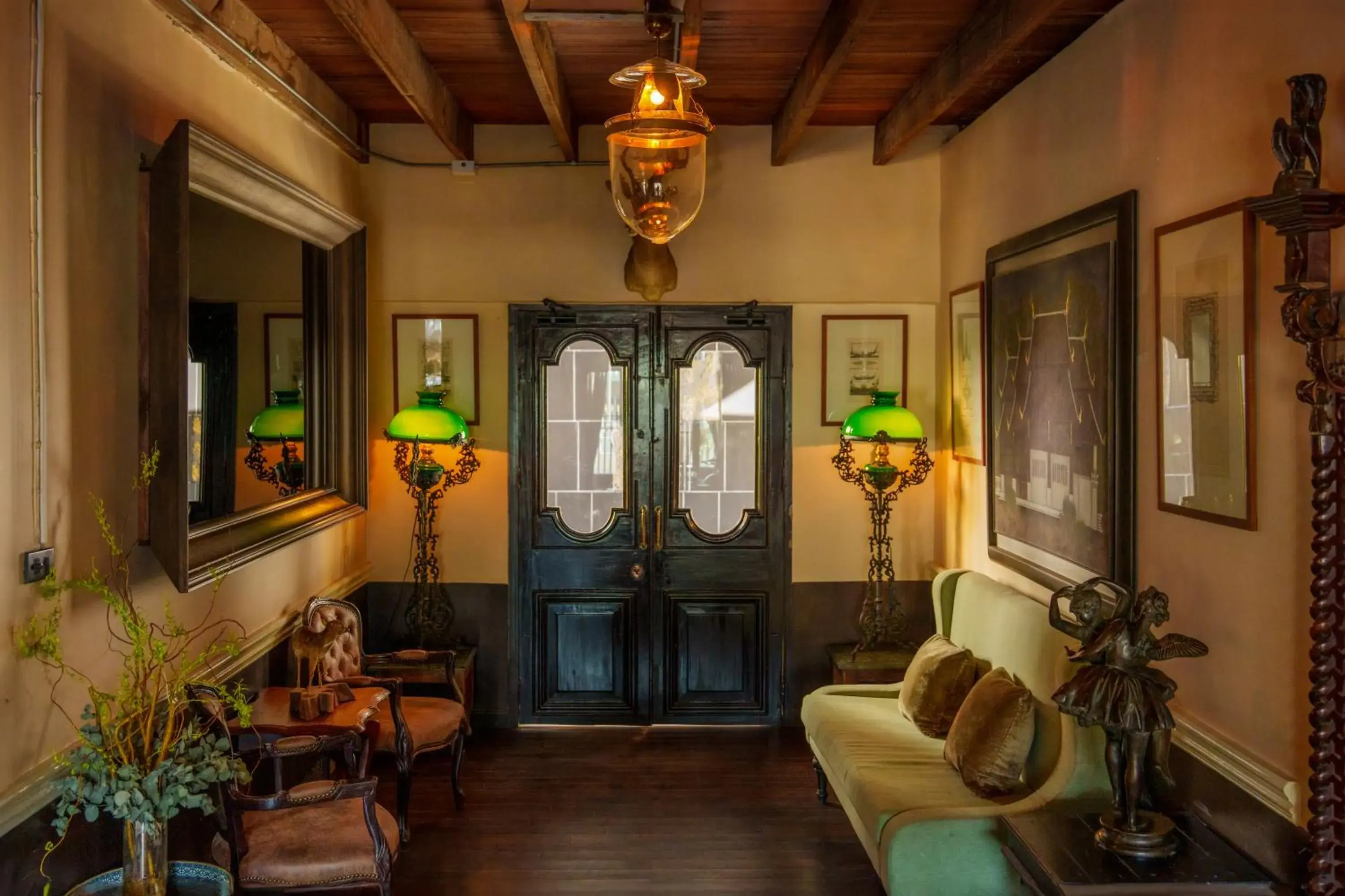 Restaurant/places to eat in Metropole, Bangkok, a Tribute Portfolio Hotel by Marriott Restaurant/places to eat in Metropole, Bangkok, a Tribute Portfolio Hotel by Marriott