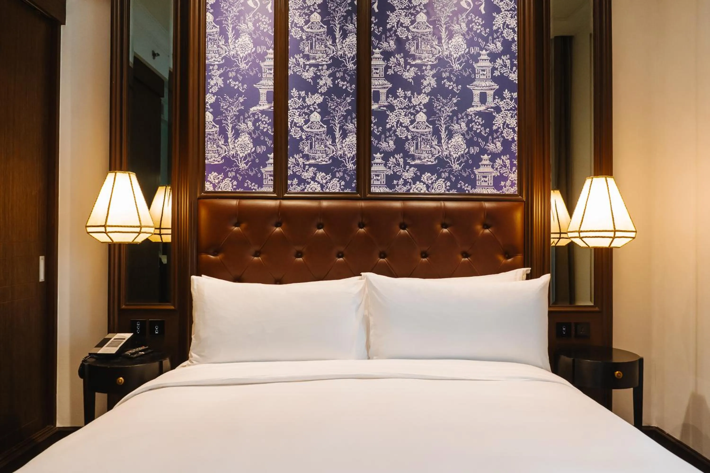 Bedroom, Bed in Metropole, Bangkok, a Tribute Portfolio Hotel by Marriott
