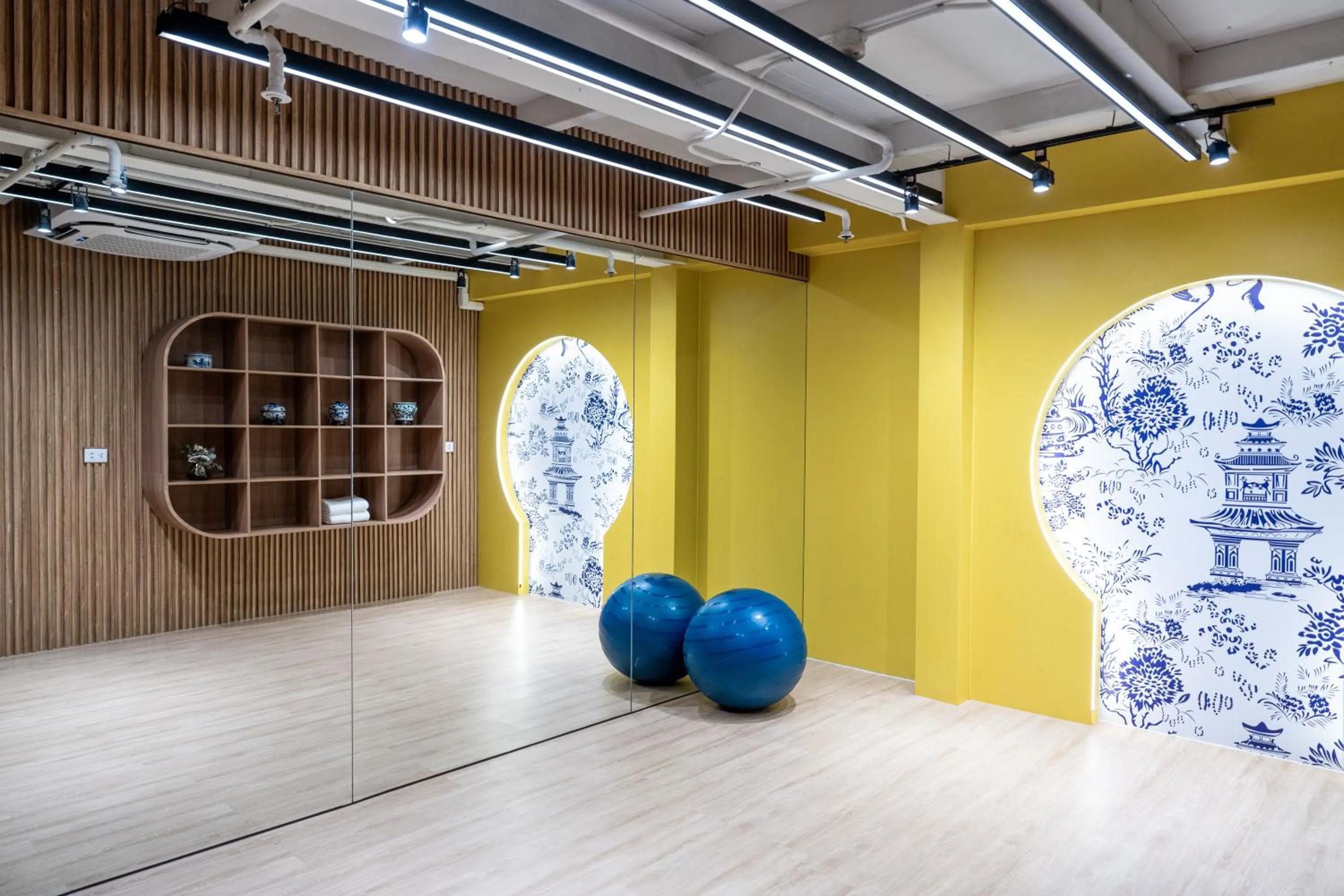 Fitness centre/facilities in Metropole, Bangkok, a Tribute Portfolio Hotel by Marriott