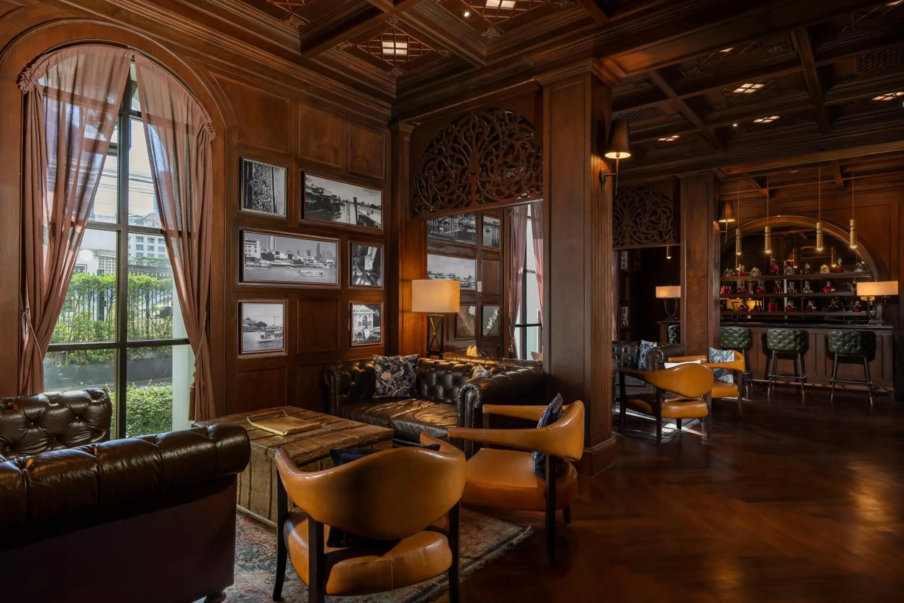 Lounge or bar in Metropole, Bangkok, a Tribute Portfolio Hotel by Marriott Lounge or bar in Metropole, Bangkok, a Tribute Portfolio Hotel by Marriott