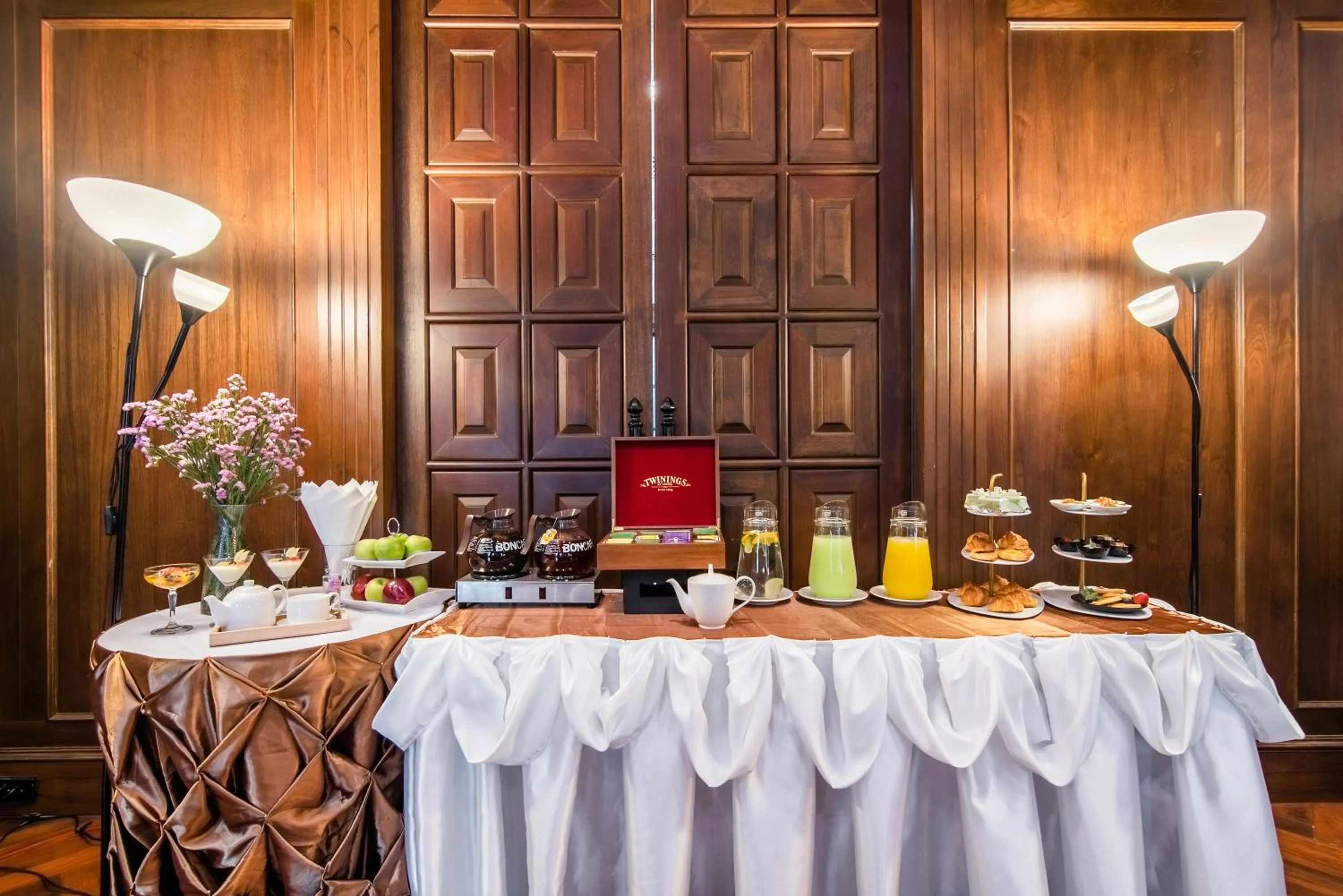 Food in Metropole, Bangkok, a Tribute Portfolio Hotel