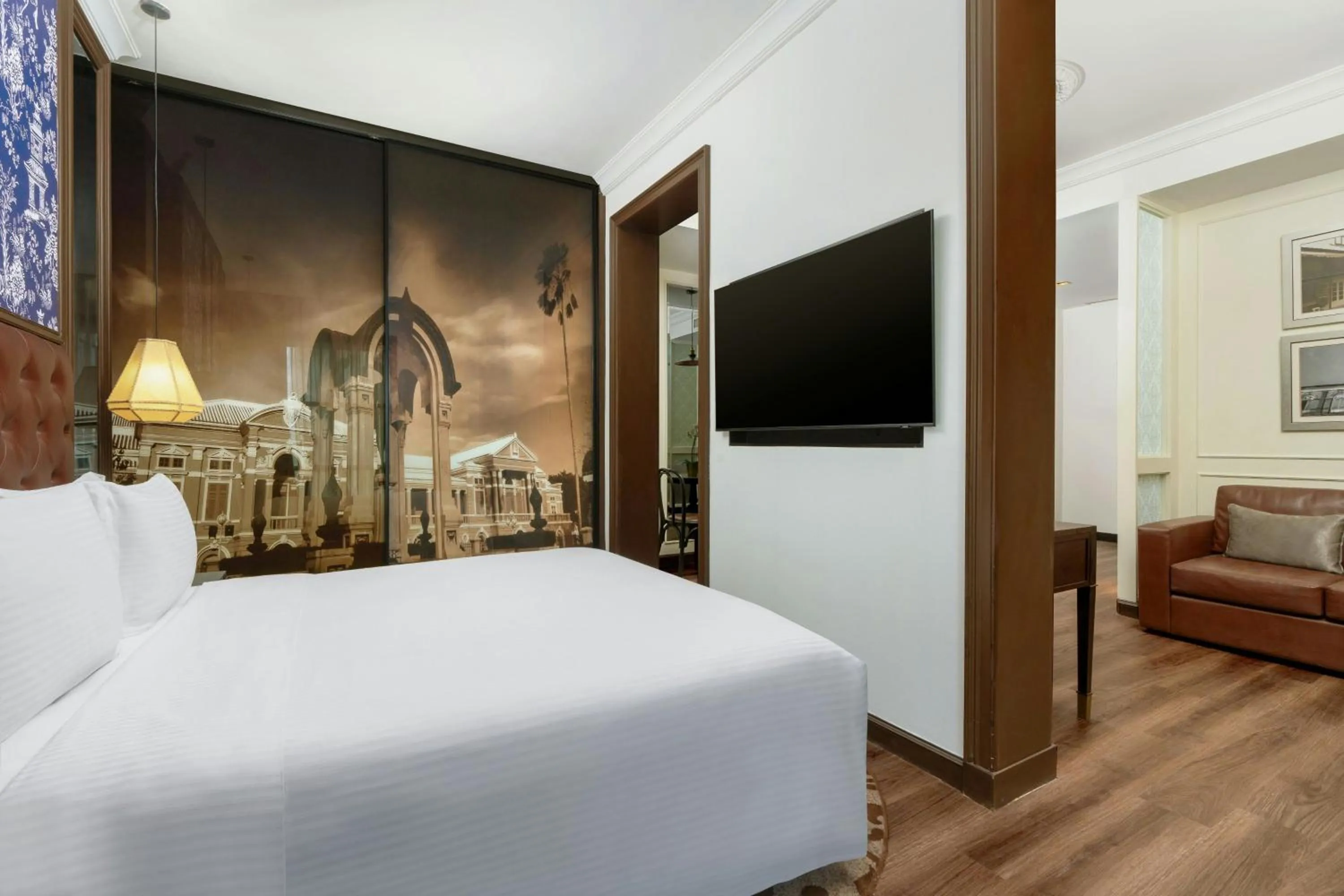 Photo of the whole room, Bed in Metropole, Bangkok, a Tribute Portfolio Hotel