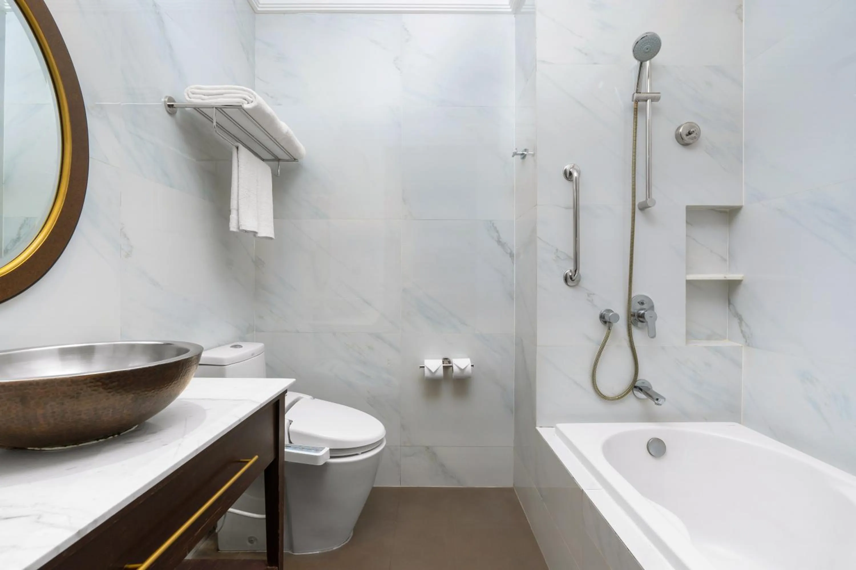 Toilet in Metropole, Bangkok, a Tribute Portfolio Hotel