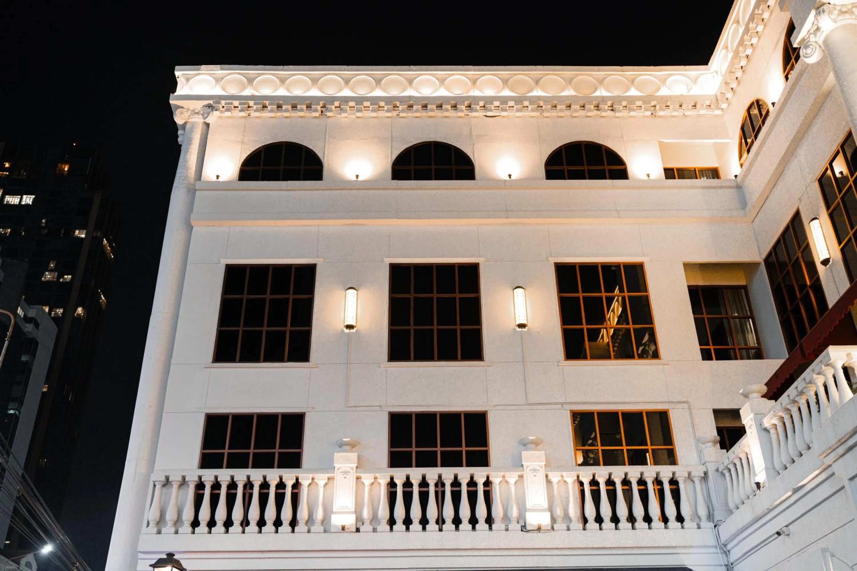 Property building in Metropole, Bangkok, a Tribute Portfolio Hotel by Marriott