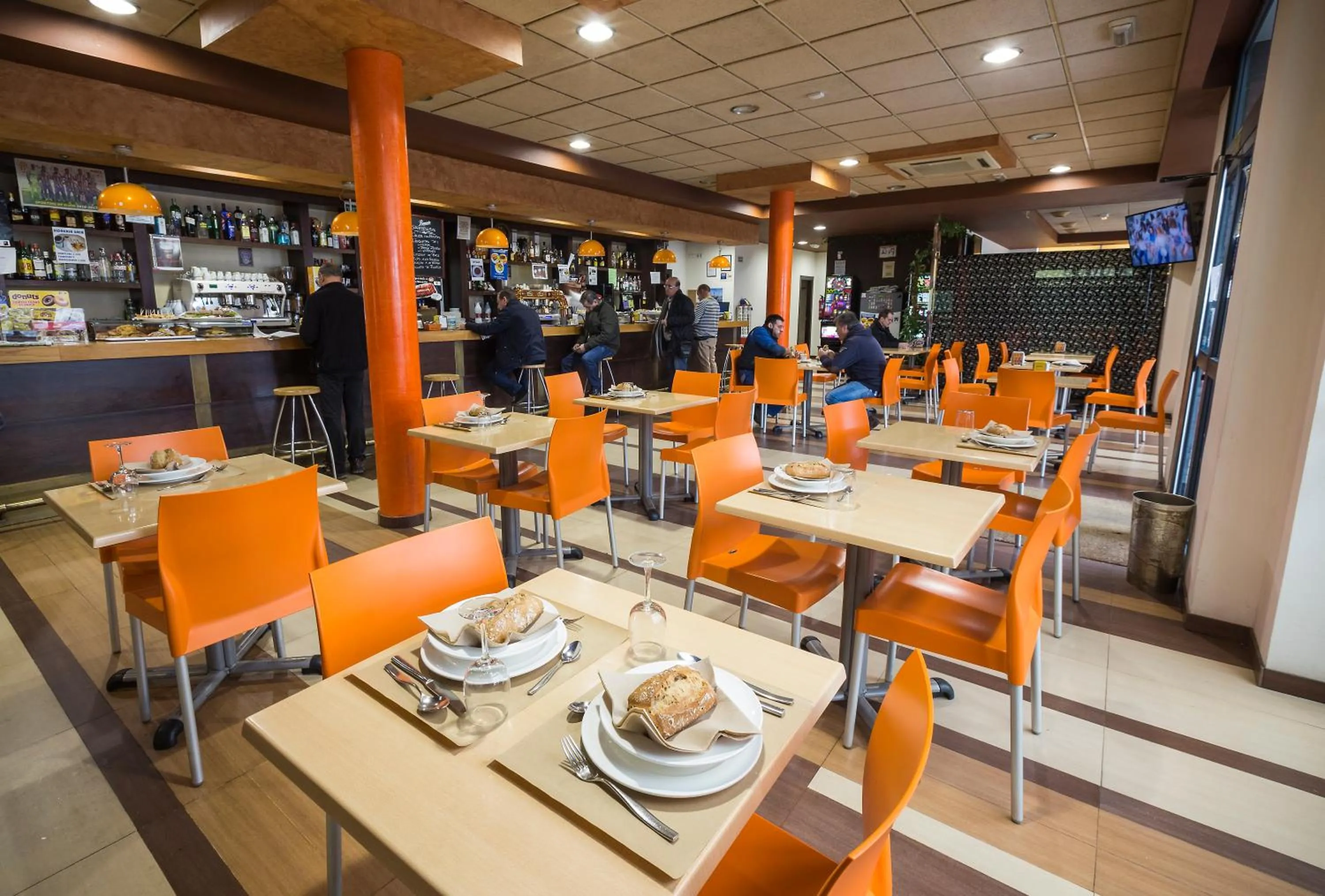 Restaurant/places to eat in Hotel la Posada de Roces