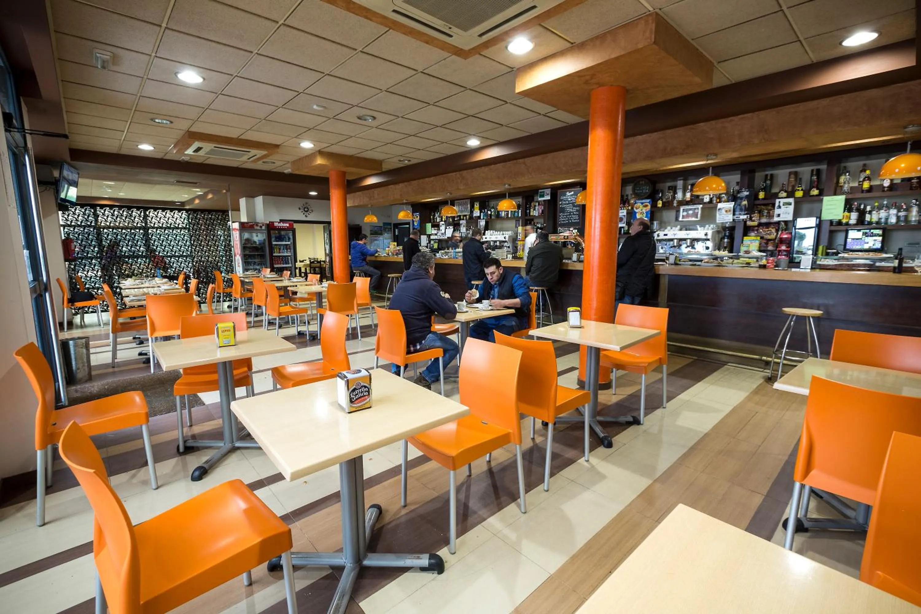 Restaurant/places to eat in Hotel la Posada de Roces