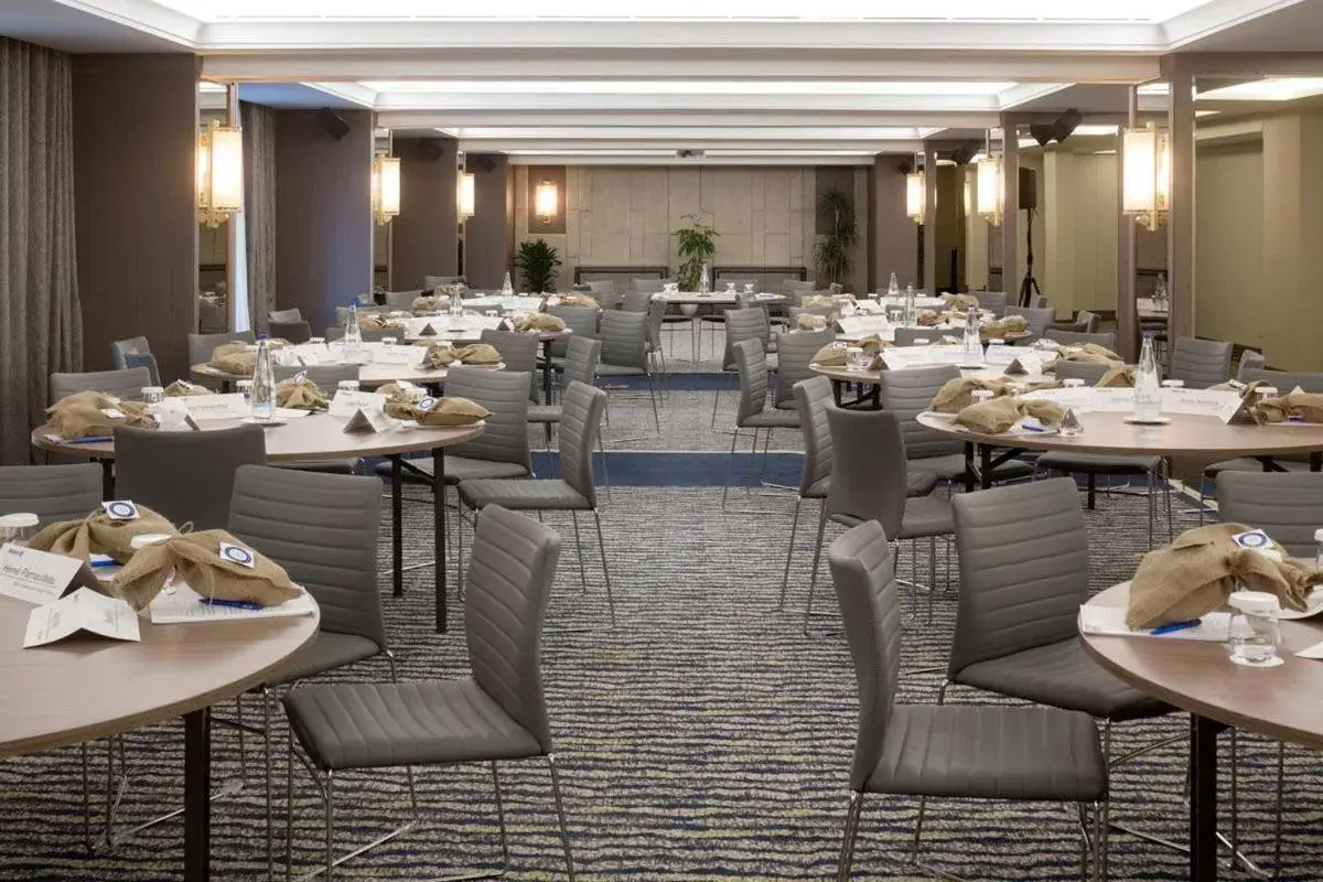 Restaurant/places to eat in Electra Metropolis Restaurant/places to eat in Electra Metropolis