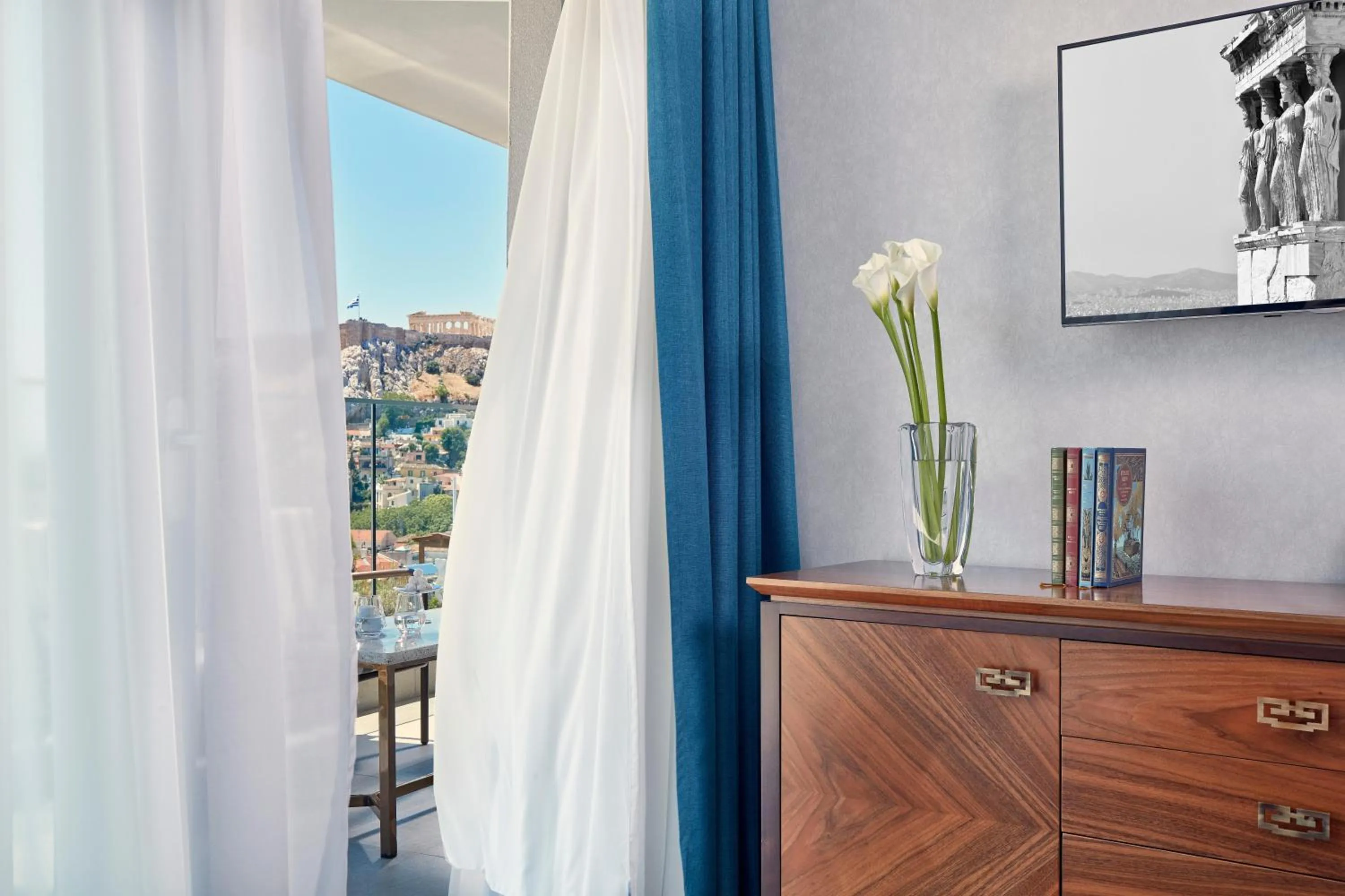 Photo of the whole room in Electra Metropolis