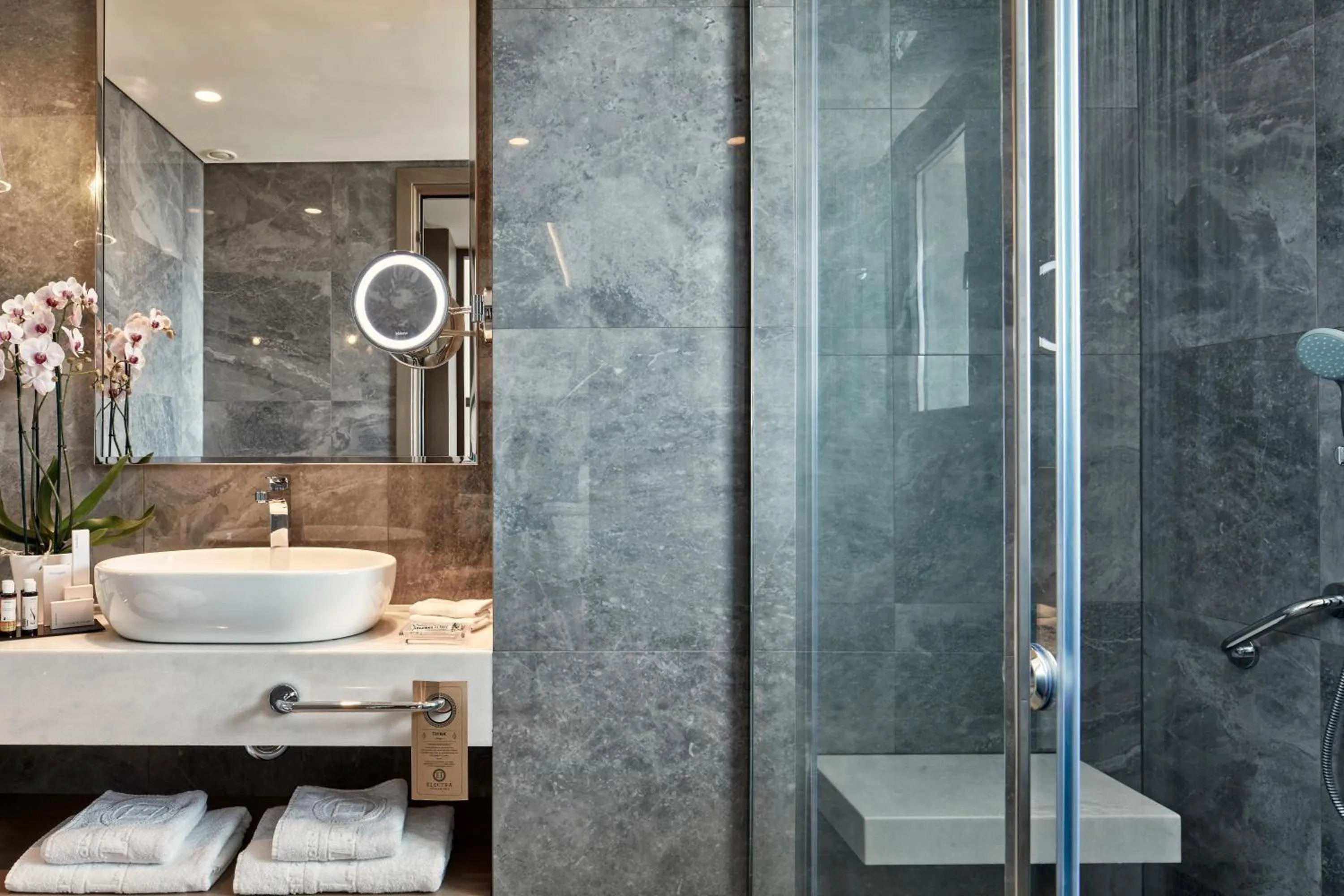 Bathroom in Electra Metropolis