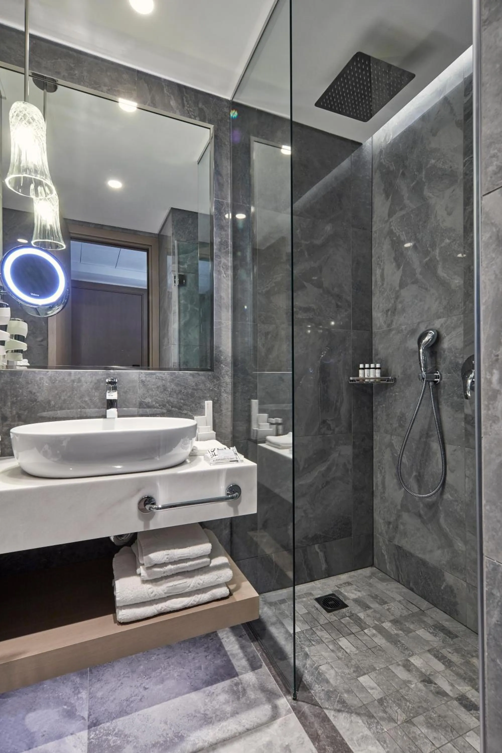 Bathroom in Electra Metropolis