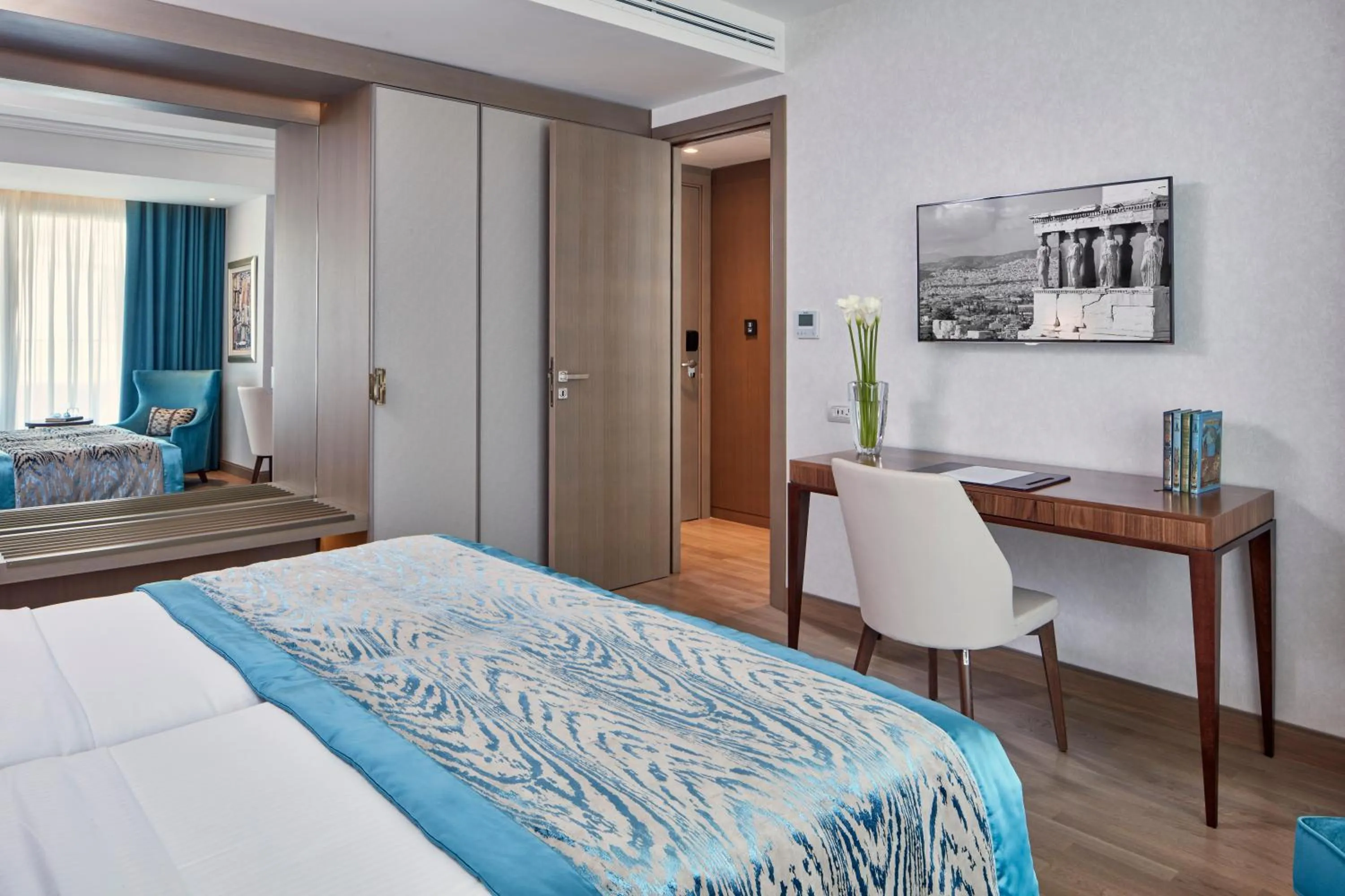 Photo of the whole room, Bed in Electra Metropolis