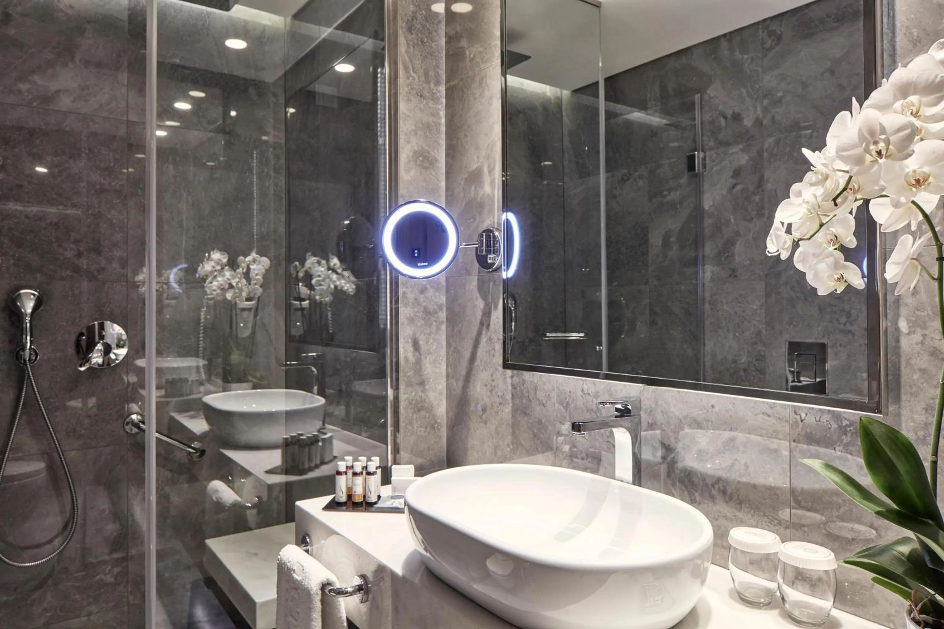 Bathroom in Electra Metropolis