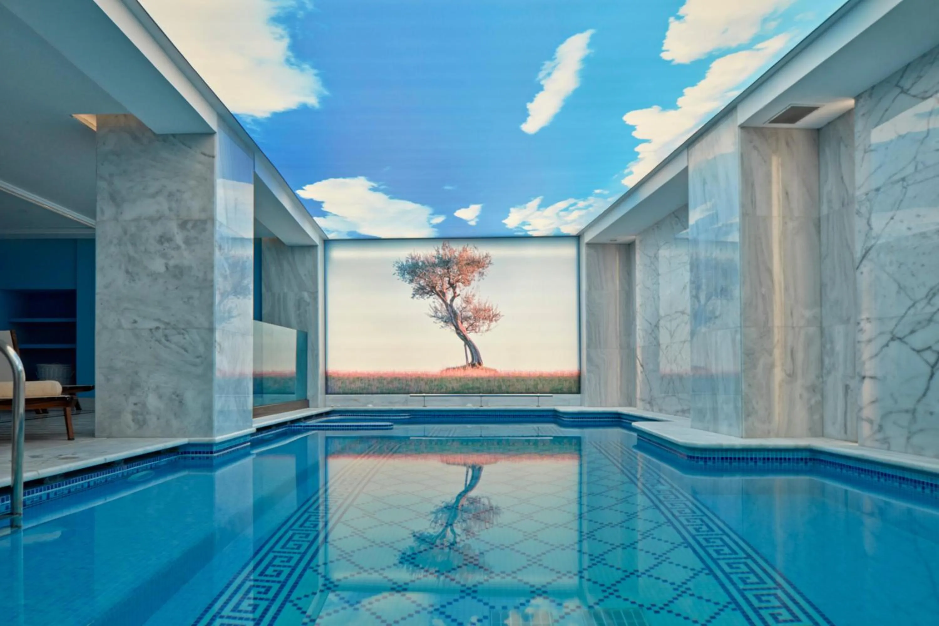 Swimming pool in Electra Metropolis