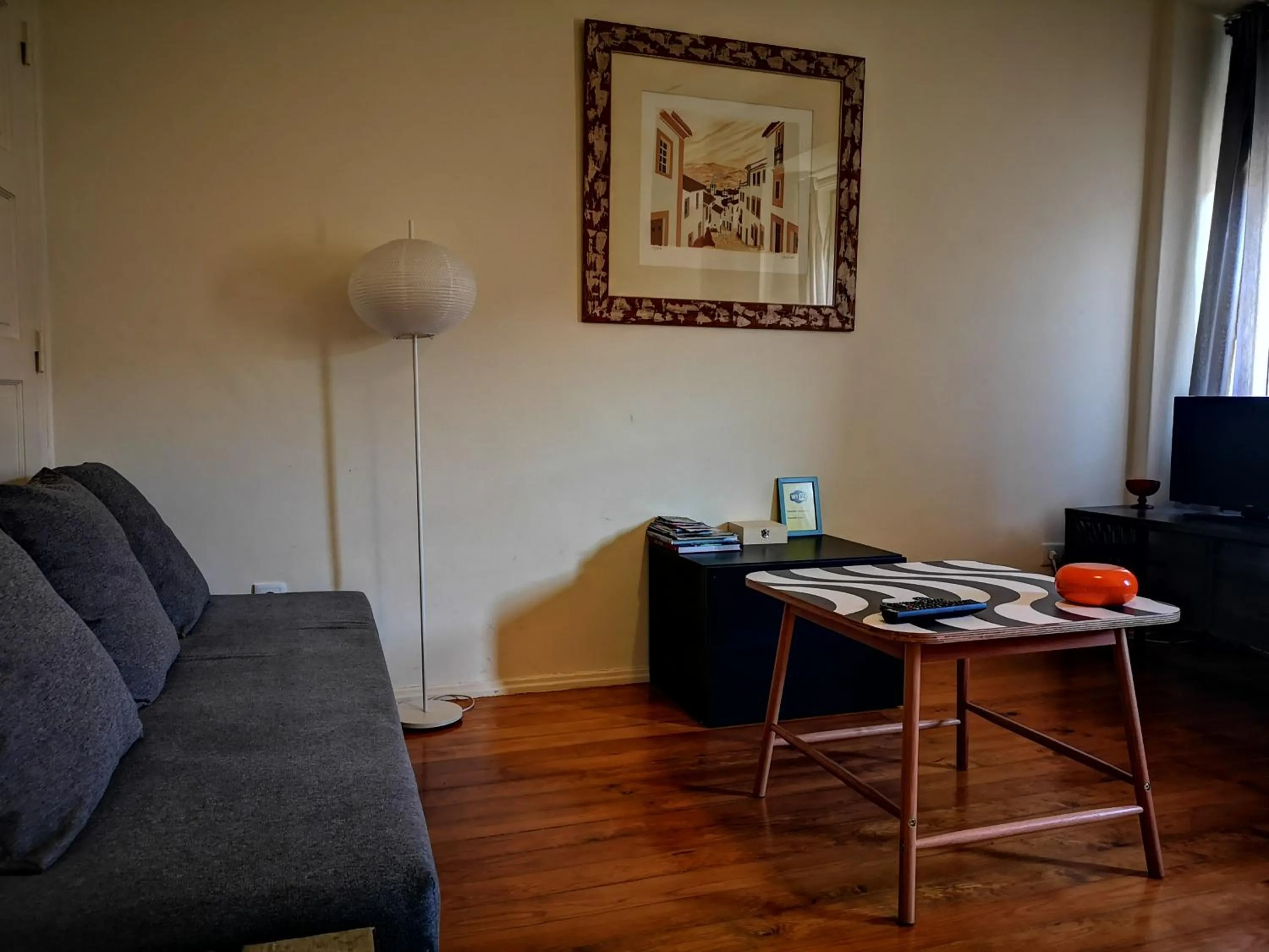 Communal lounge/ TV room in Cardal Apartment