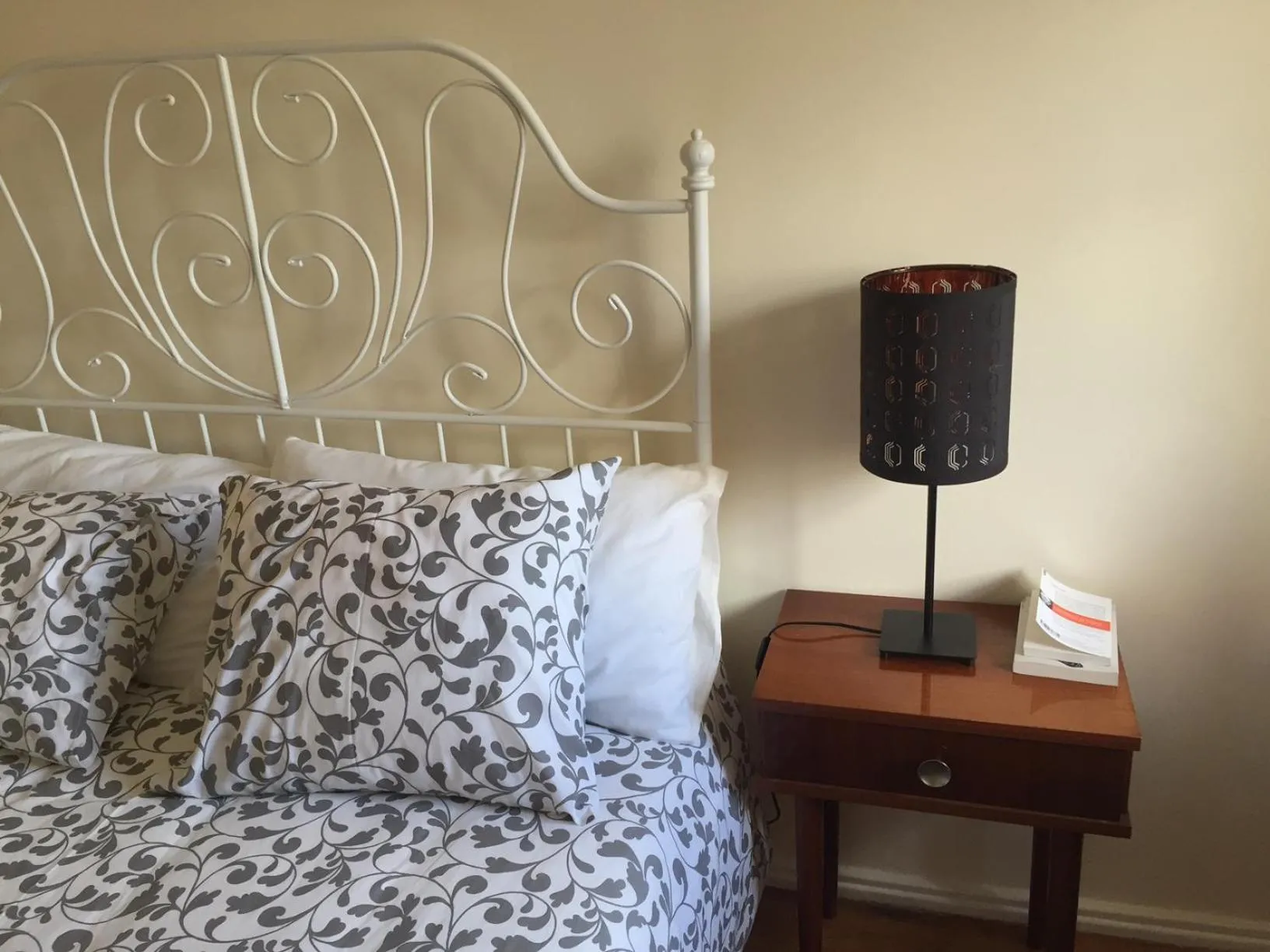 Decorative detail, Bed in Cardal Apartment