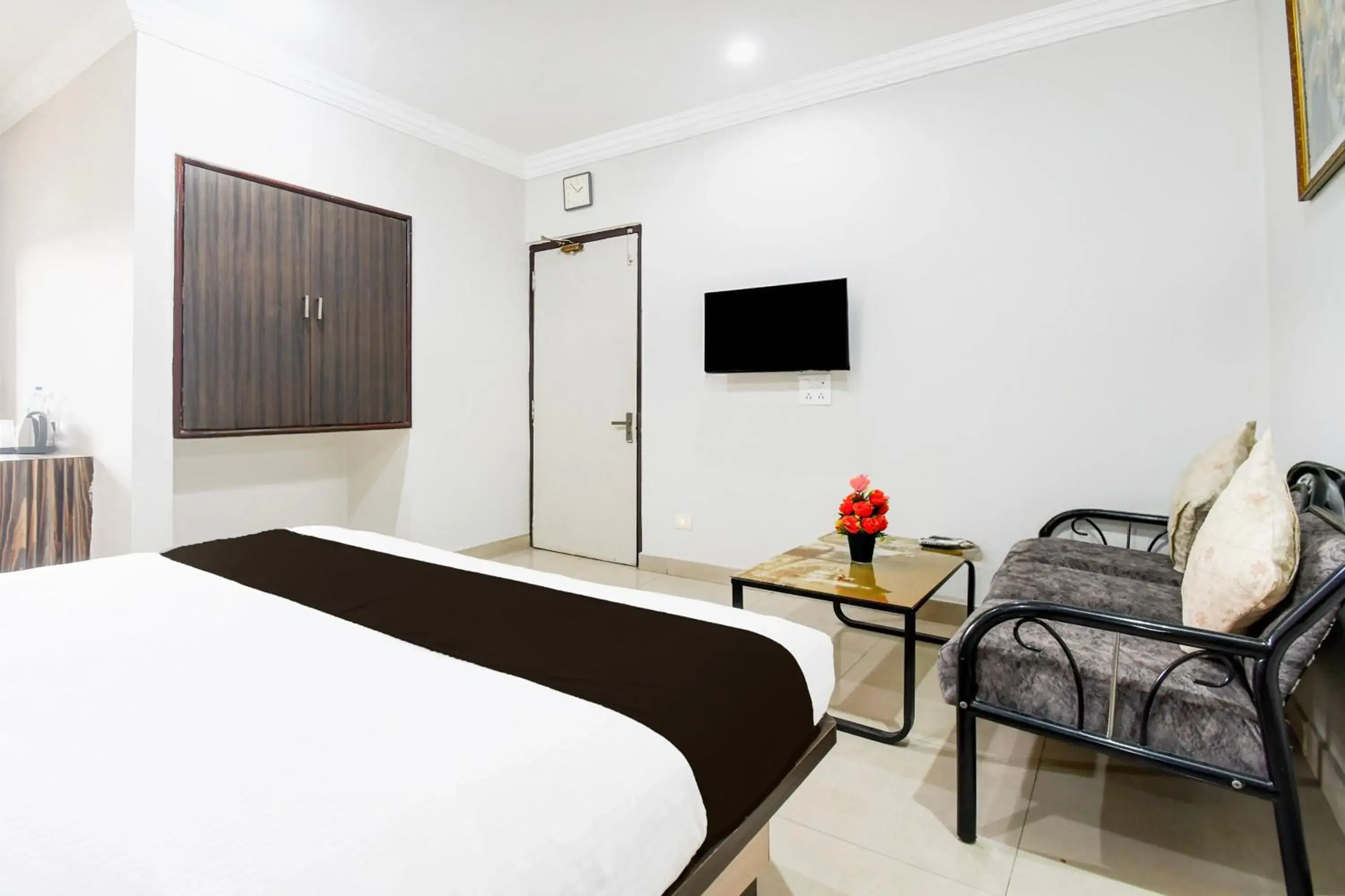 Classic Triple Room in Hotel O Raipur Railway Station Formerly Hotel Okasu Classic Triple Room in Hotel O Raipur Railway Station Formerly Hotel Okasu