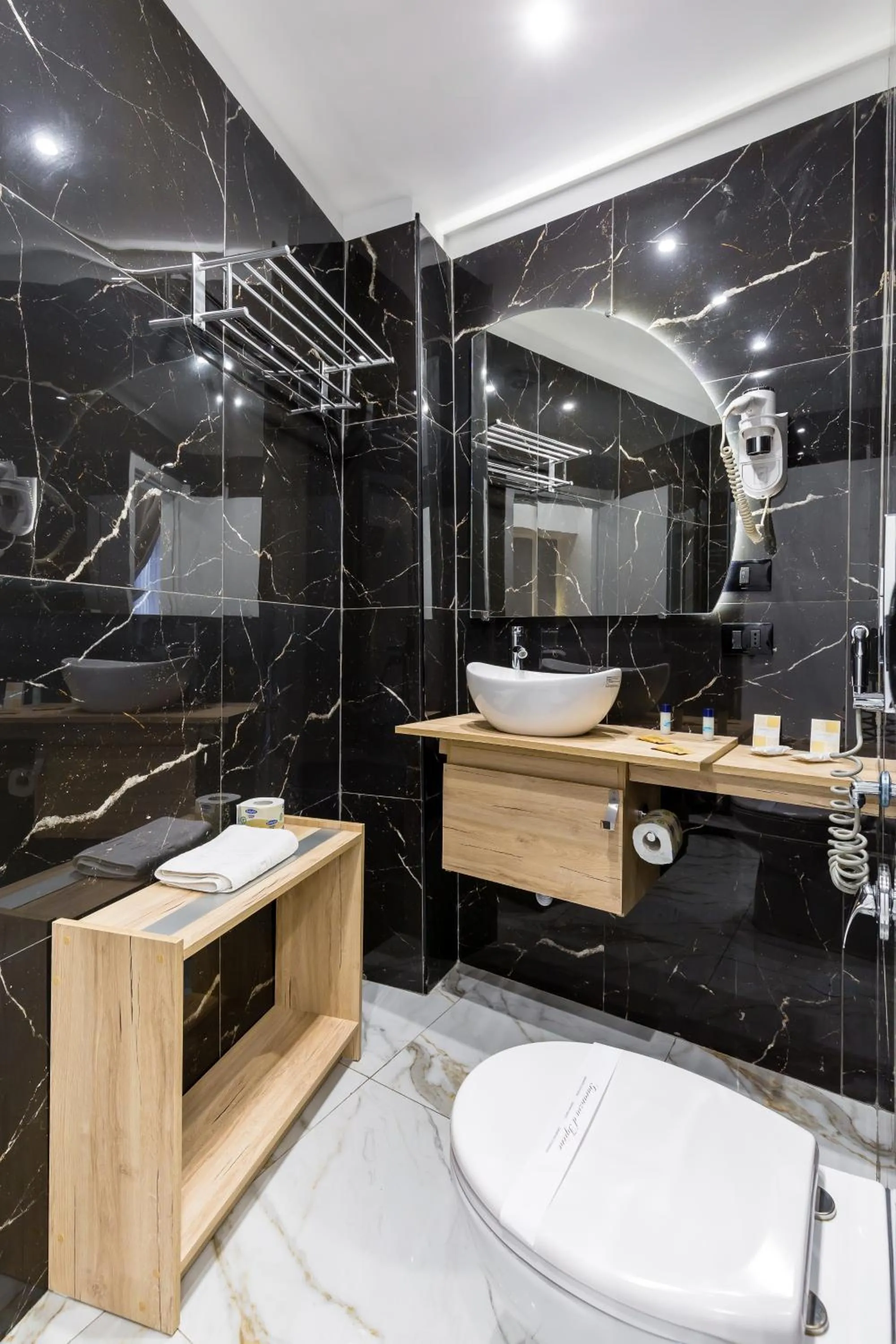 Shower in Hotel Sant'Angelo Palace