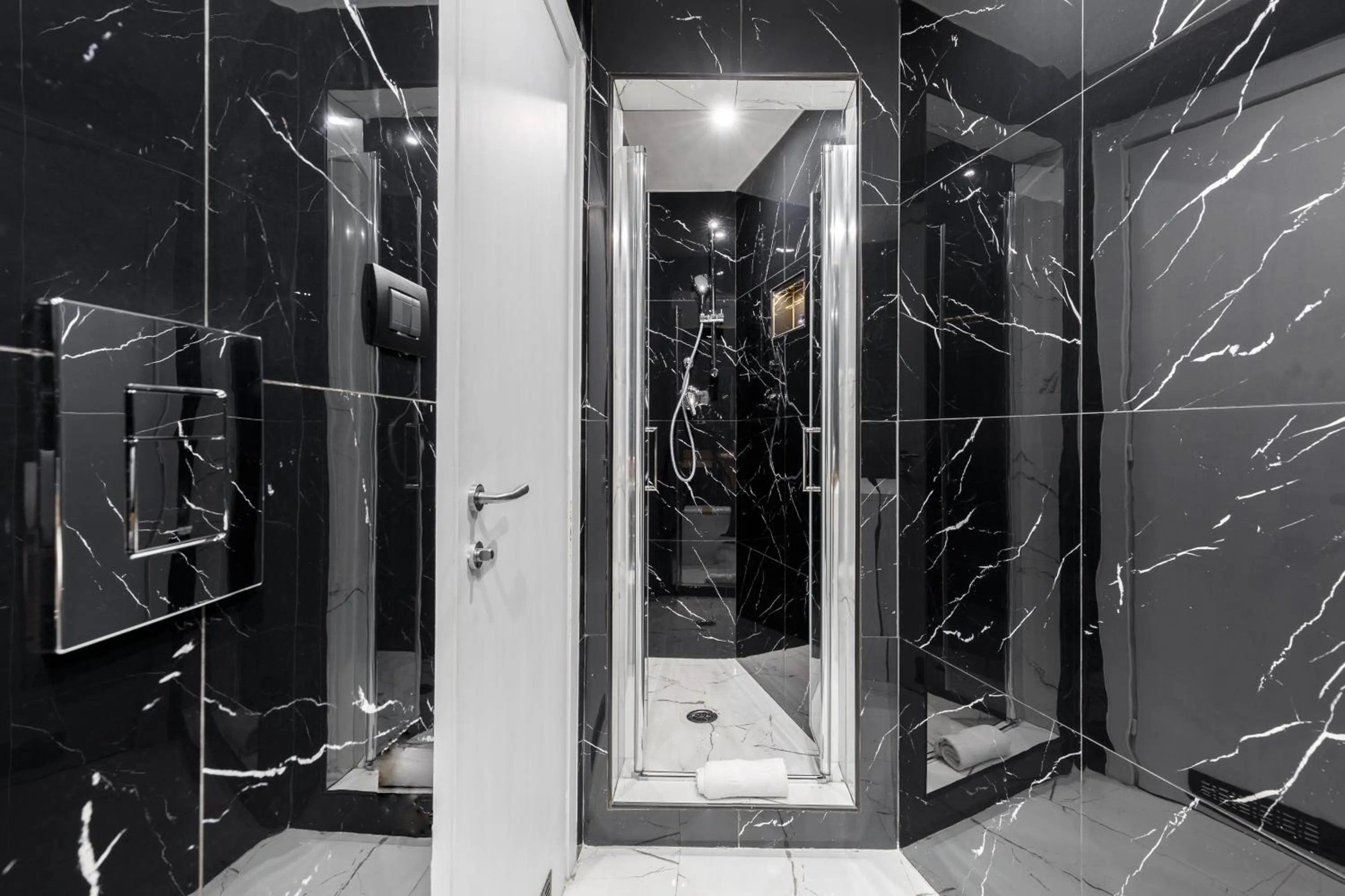 Shower in Hotel Sant'Angelo Palace