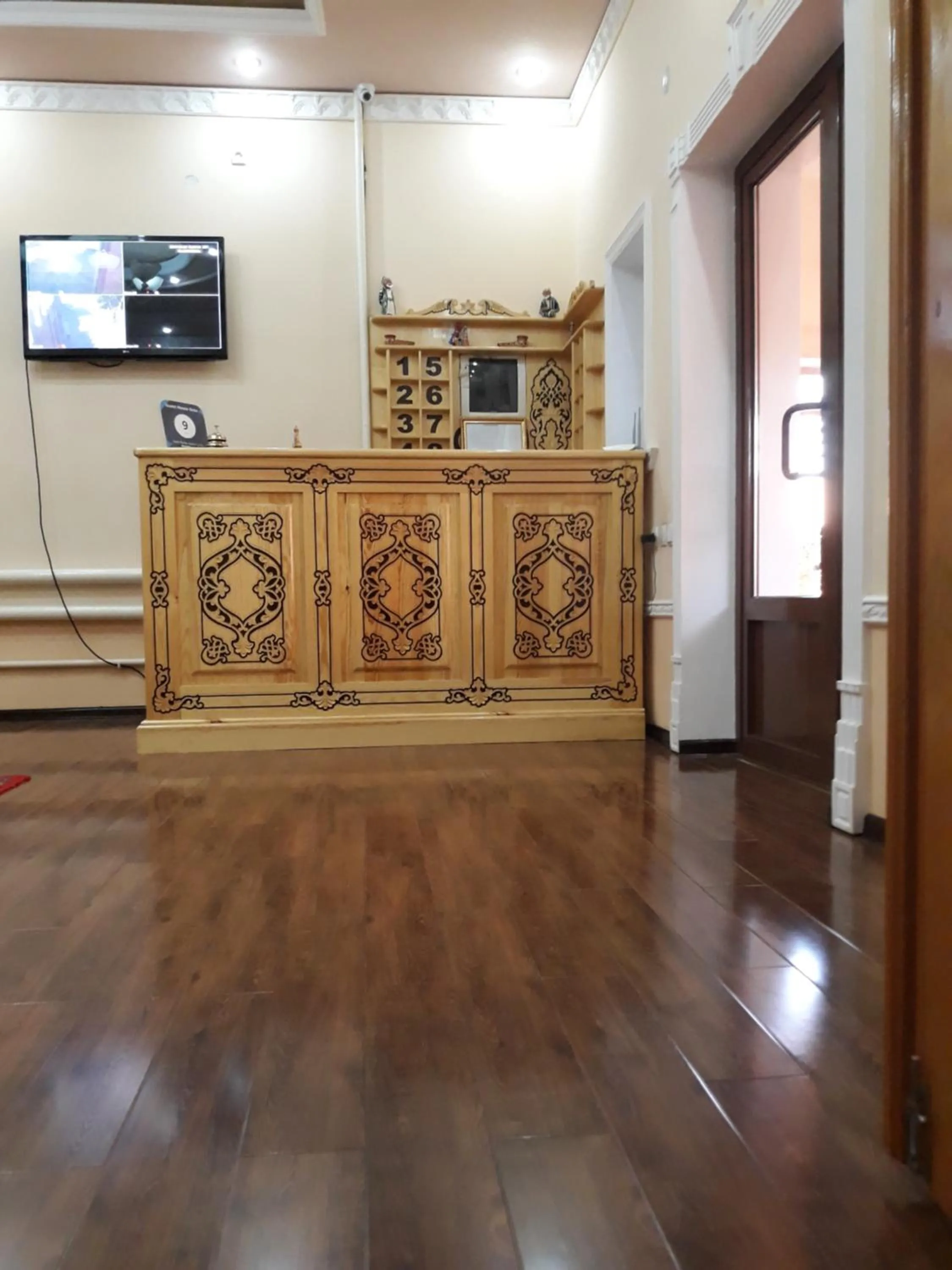 Communal lounge/ TV room in Guest House Orzu