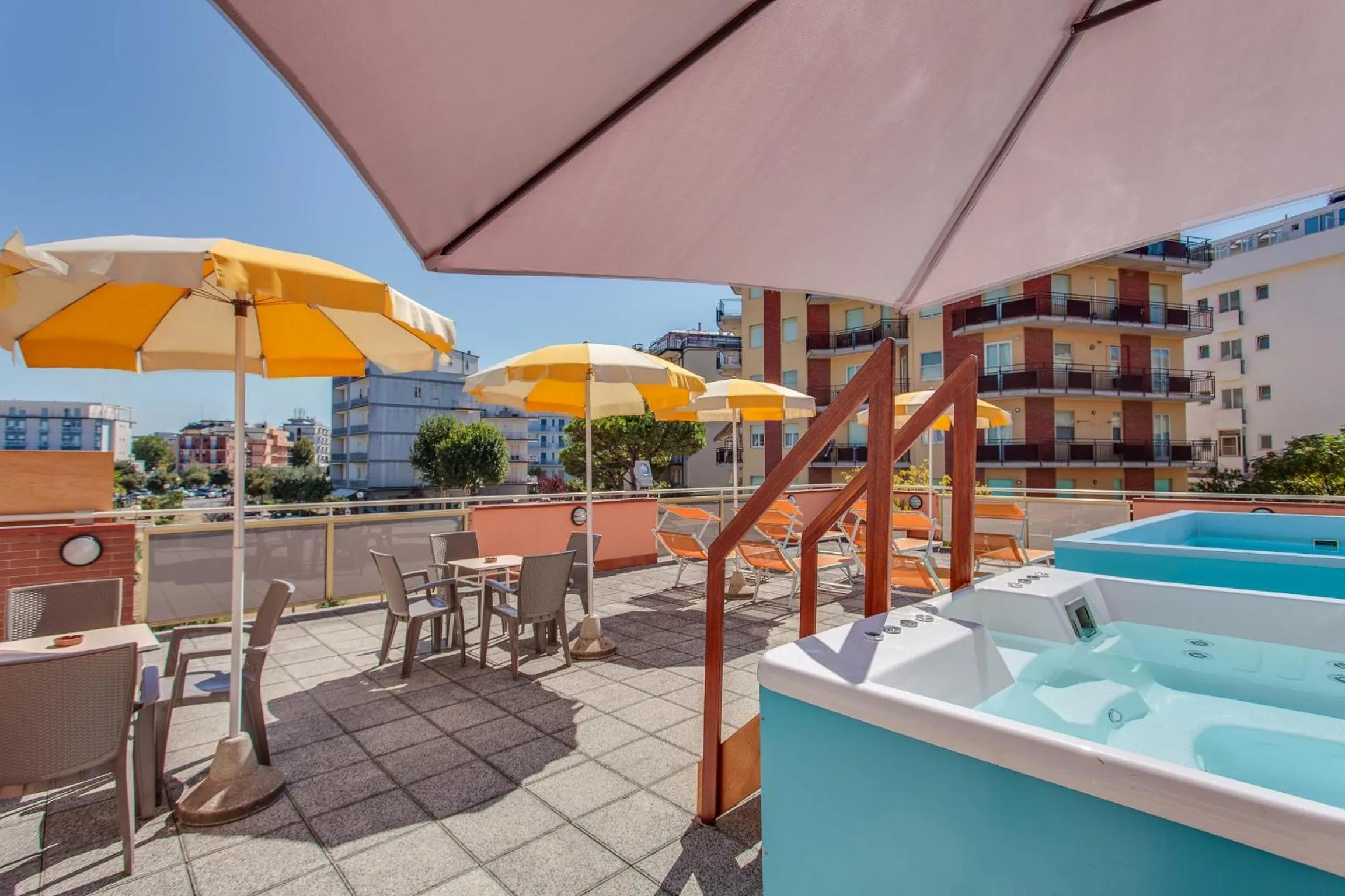 Hot Tub in Hotel Joli