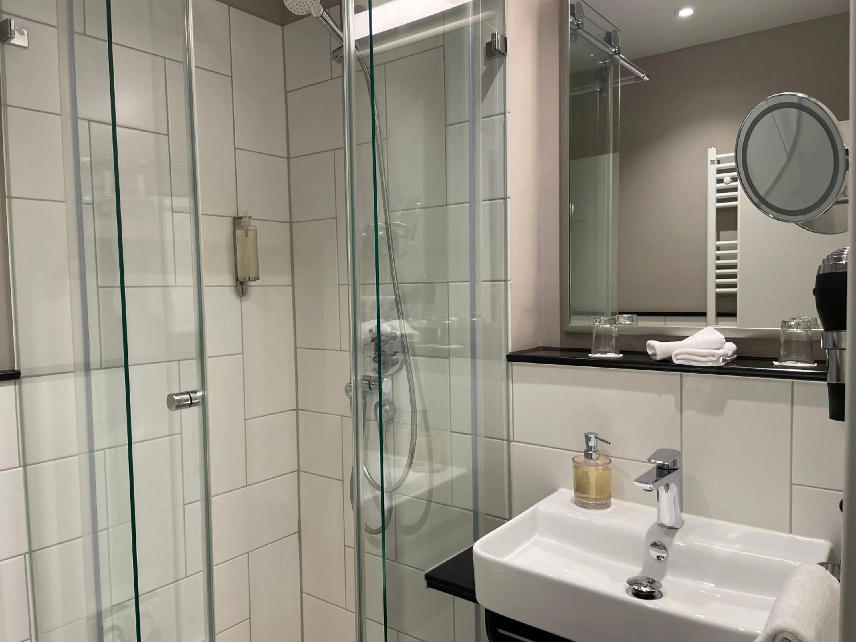 Shower in Jugendstilhotel Trifels