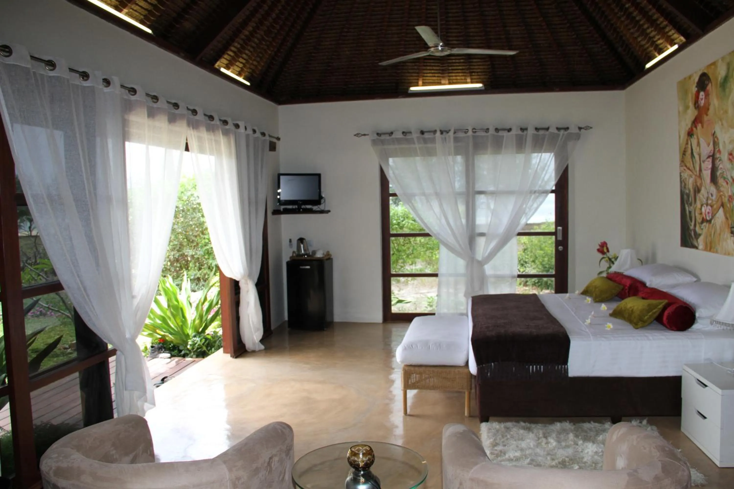 Photo of the whole room, Bed in Chuiba Bay lodge