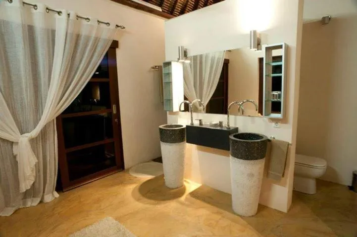 Bathroom in Chuiba Bay lodge