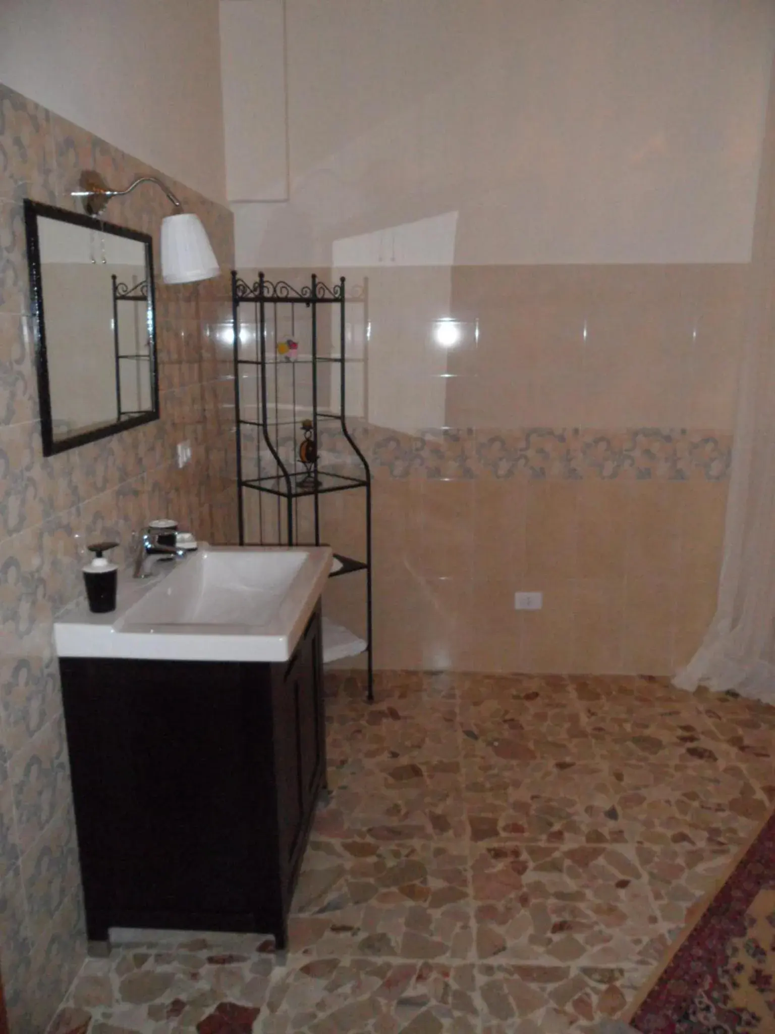 Comfort Triple Room with Shower - single occupancy in IL B&B Maison Graziella Comfort Triple Room with Shower - single occupancy in IL B&B Maison Graziella