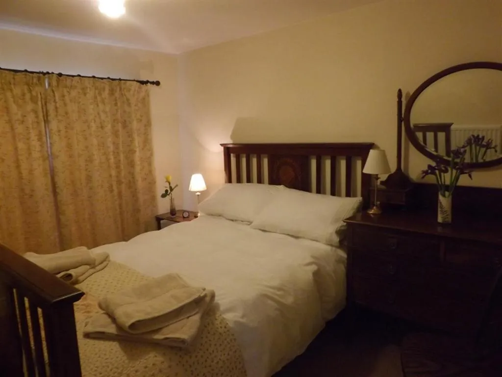 Bedroom, Bed in Hillis Close Farm