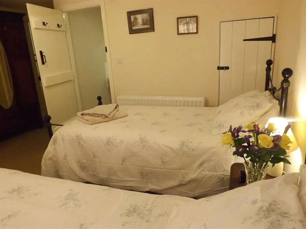 Bedroom, Bed in Hillis Close Farm