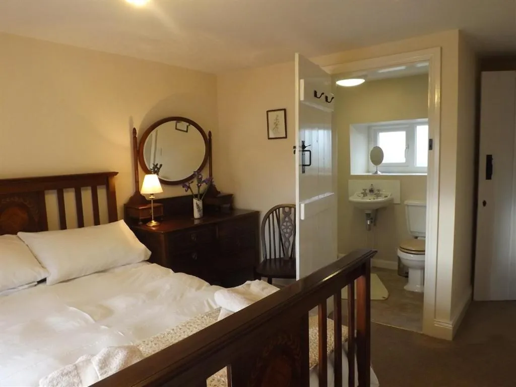 Bedroom, Bed in Hillis Close Farm