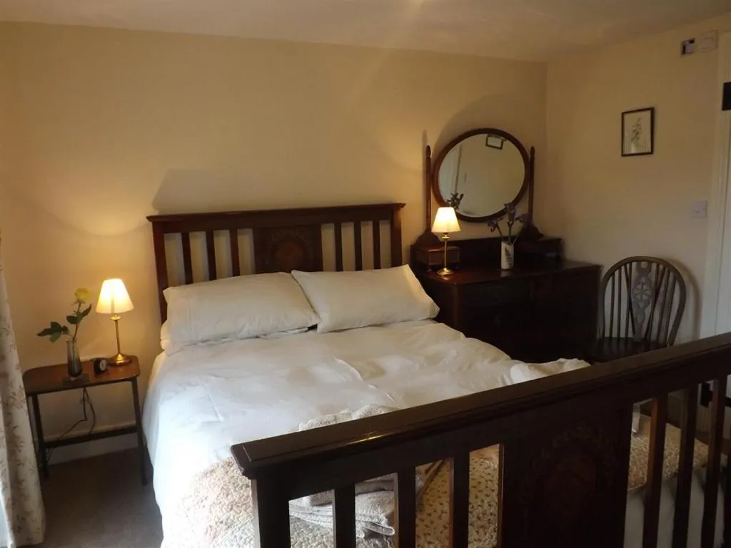 Bedroom, Bed in Hillis Close Farm