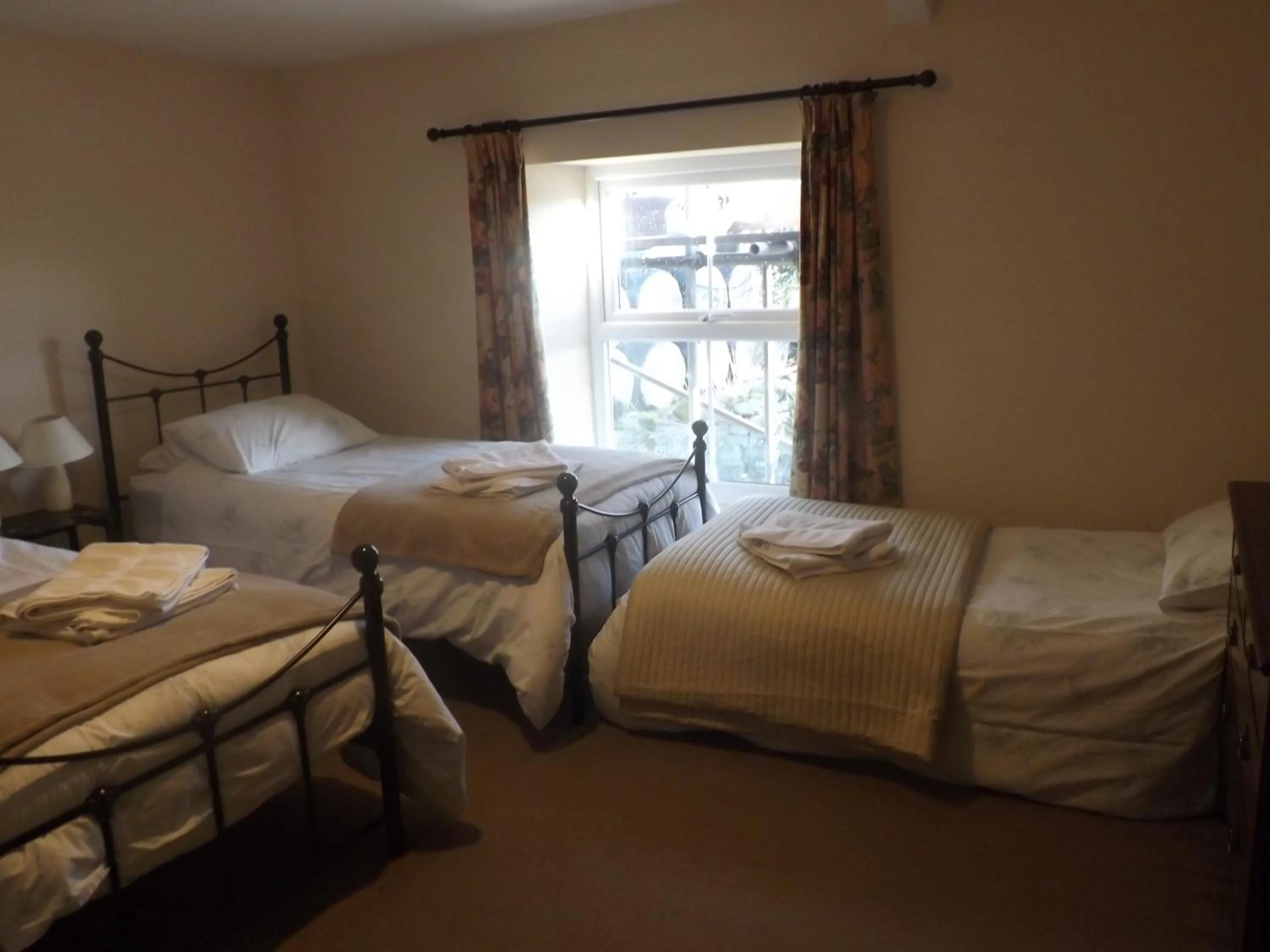 Bedroom, Bed in Hillis Close Farm