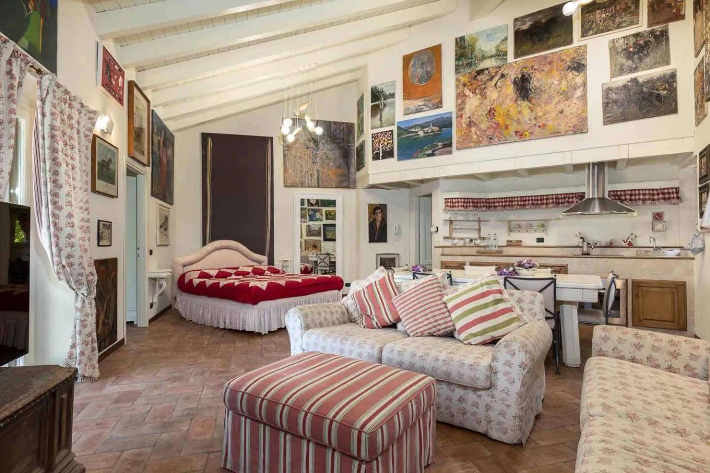 Living room, Bed in La Cucchetta