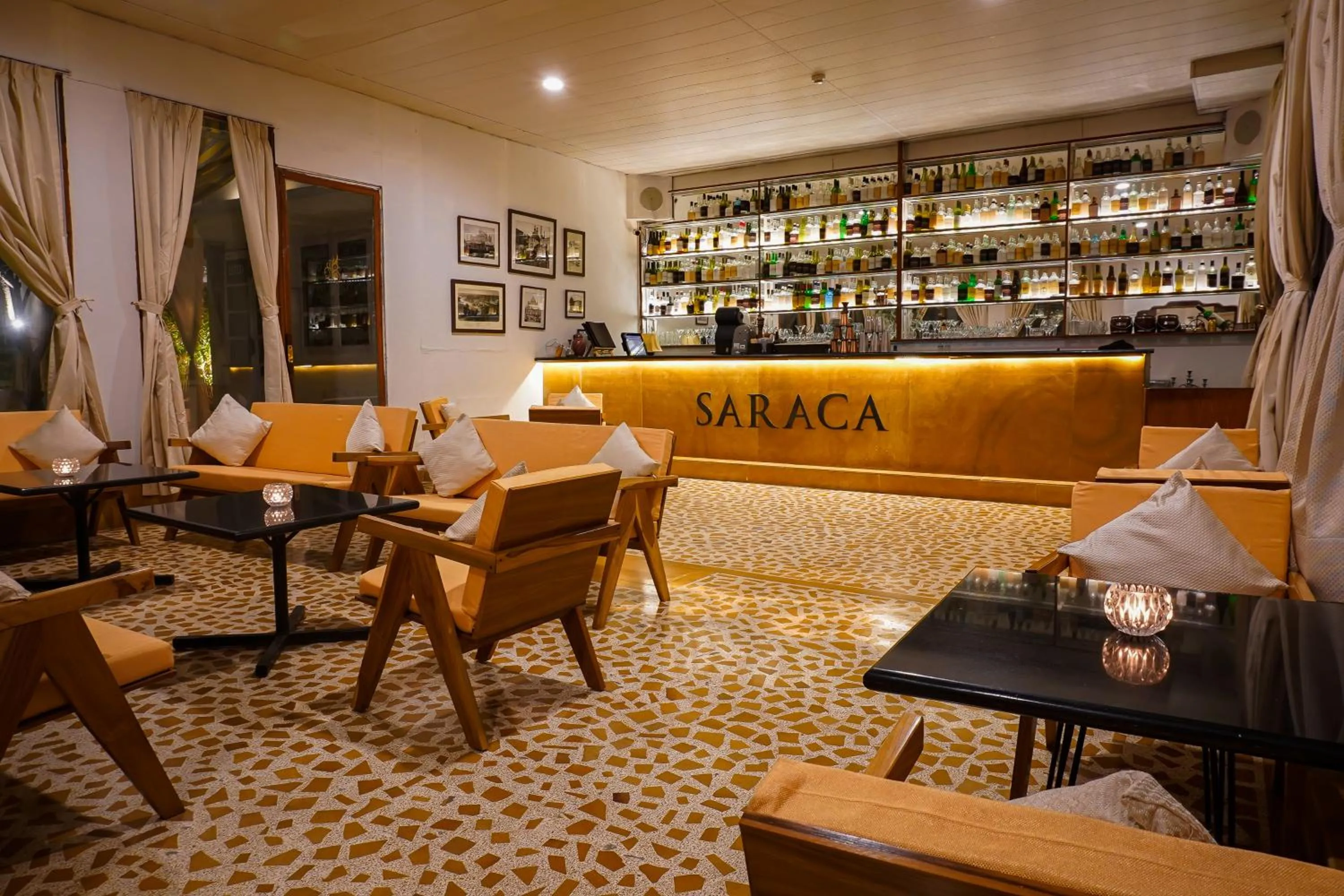 Lounge or bar in Saraca Hotel Lucknow